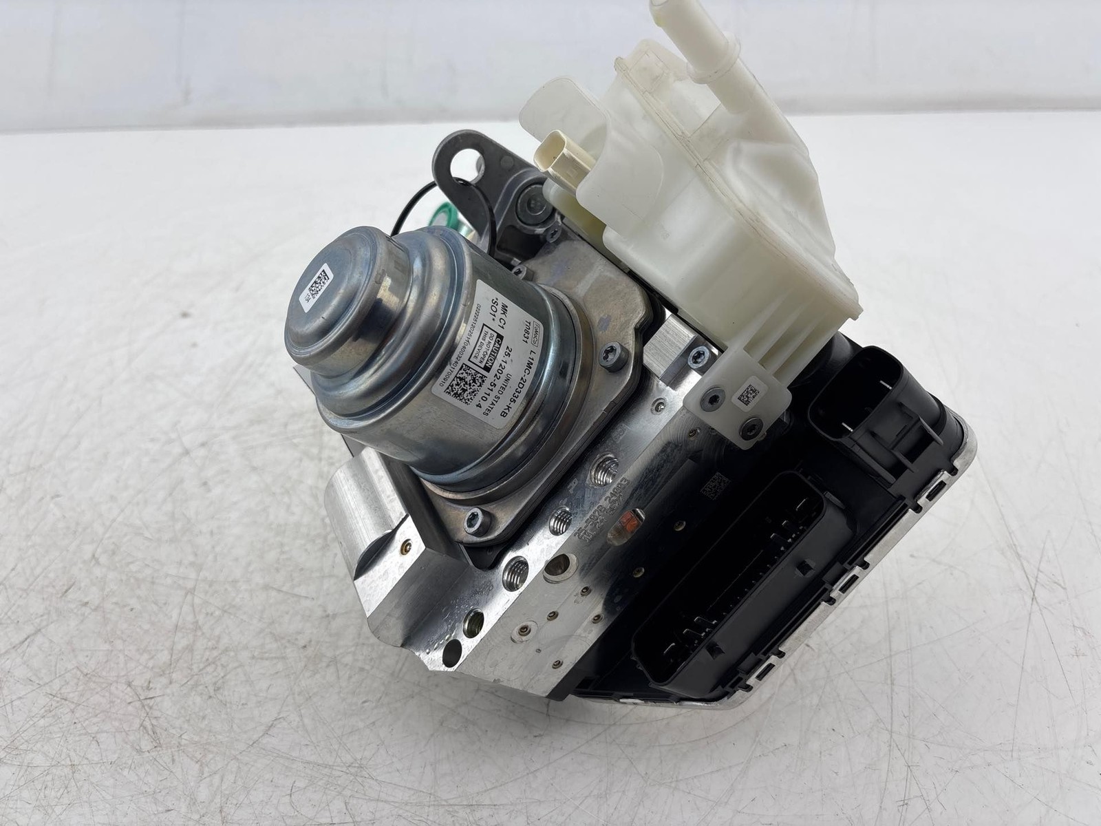2022-2024 Lincoln Aviator Brake Booster Master Cylinder W/ Reservoir OEM