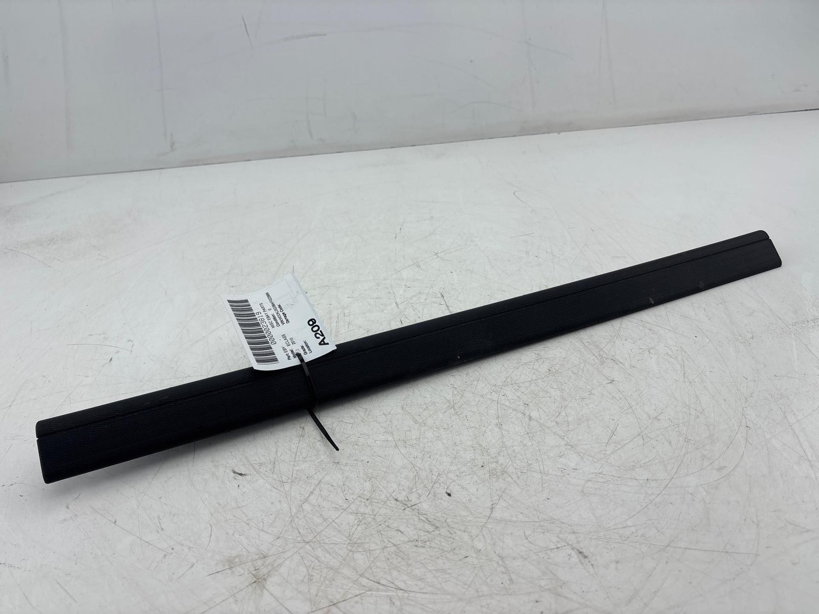 2010-2014 Mercedes E350 W207 Coupe Front Right Door Scuff Sill Panel Trim OEM