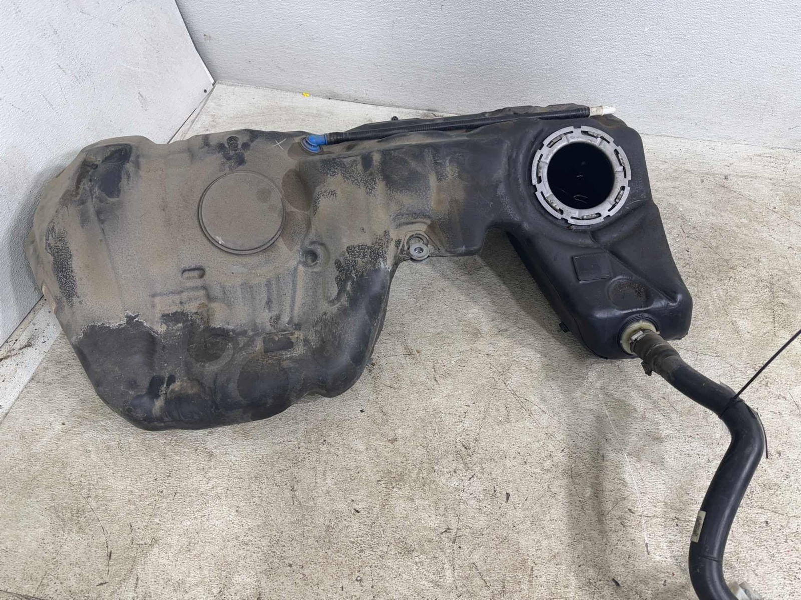 2014 - 2018 BMW 328d F30 Fuel Gas Tank Reservoir W/ Filler Neck OEM