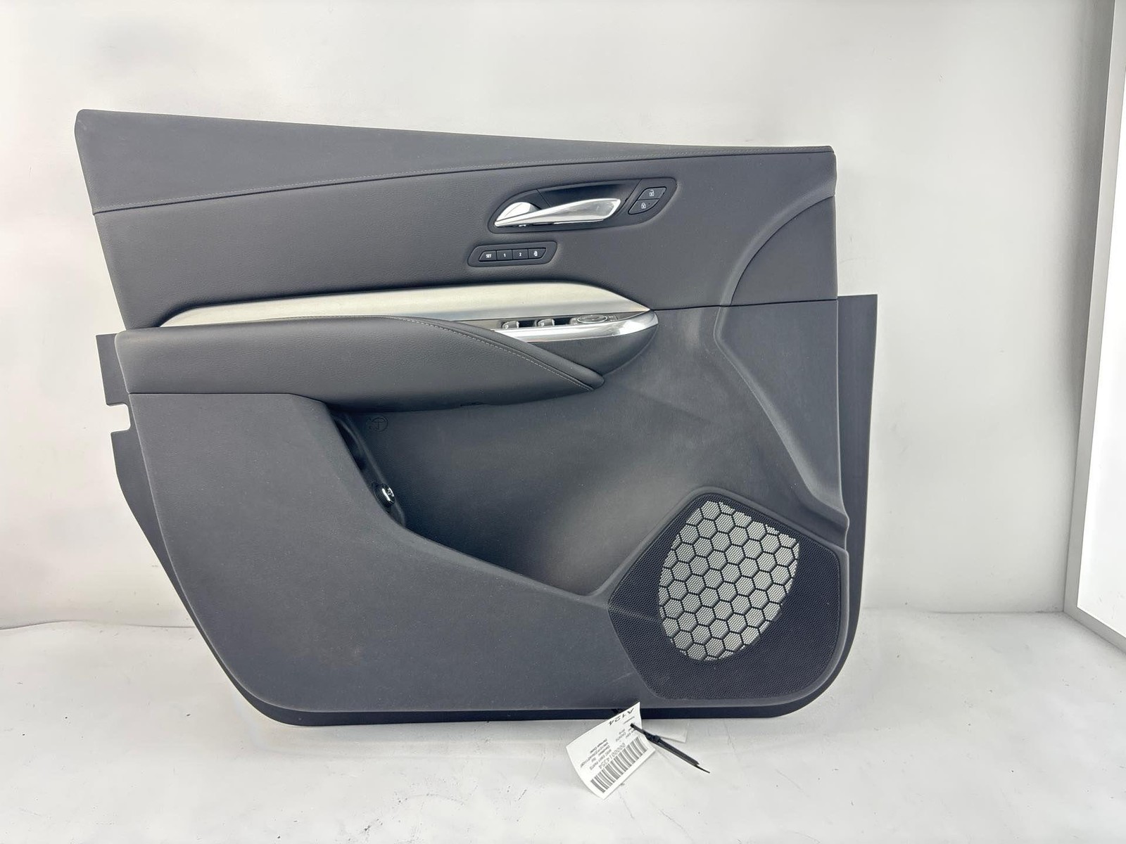 2019-2020 Cadillac Xt4 Front Left Side Door Panel Oem