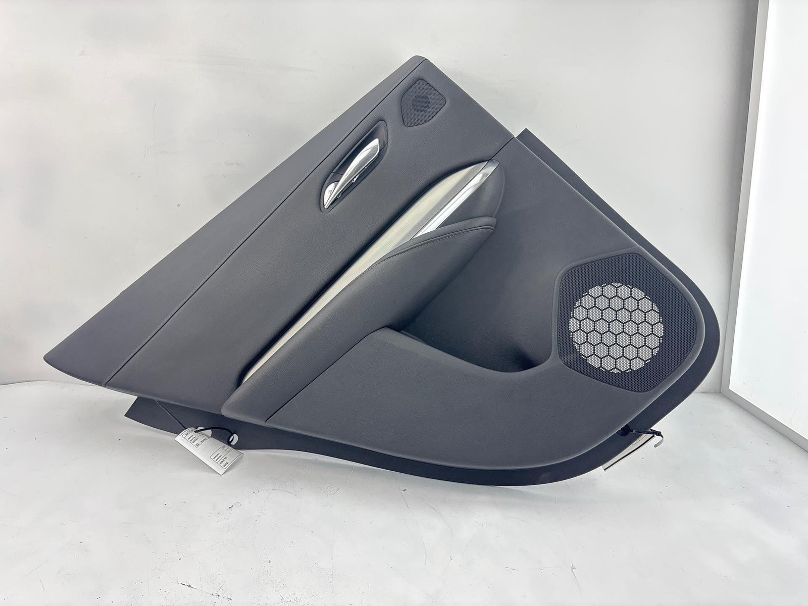 2019-2020 Cadillac Xt4 Rear Left Side Door Panel Oem