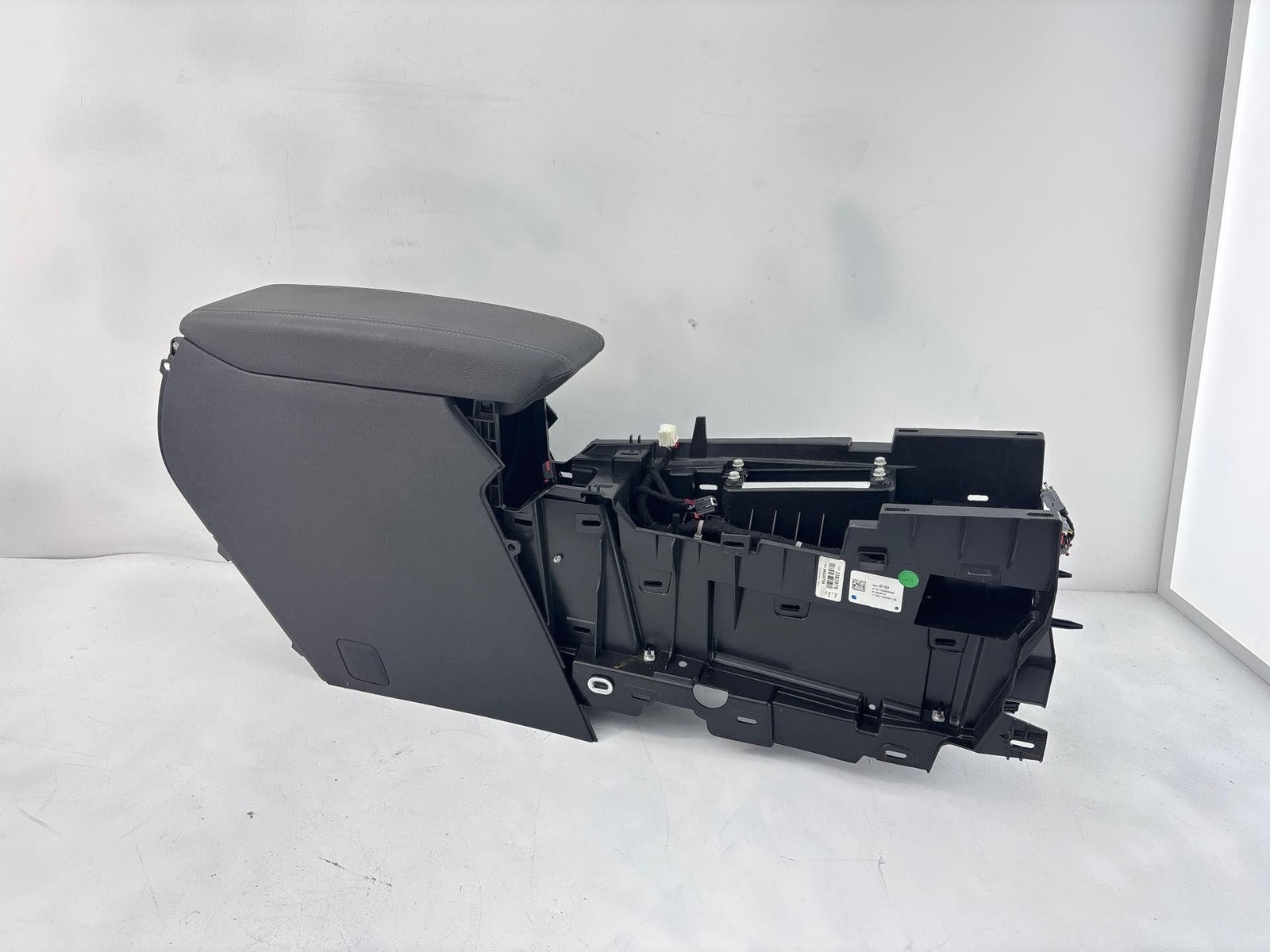 2019-2024 Cadillac Xt4 Front Floor Center Console W/ Armrest Oem