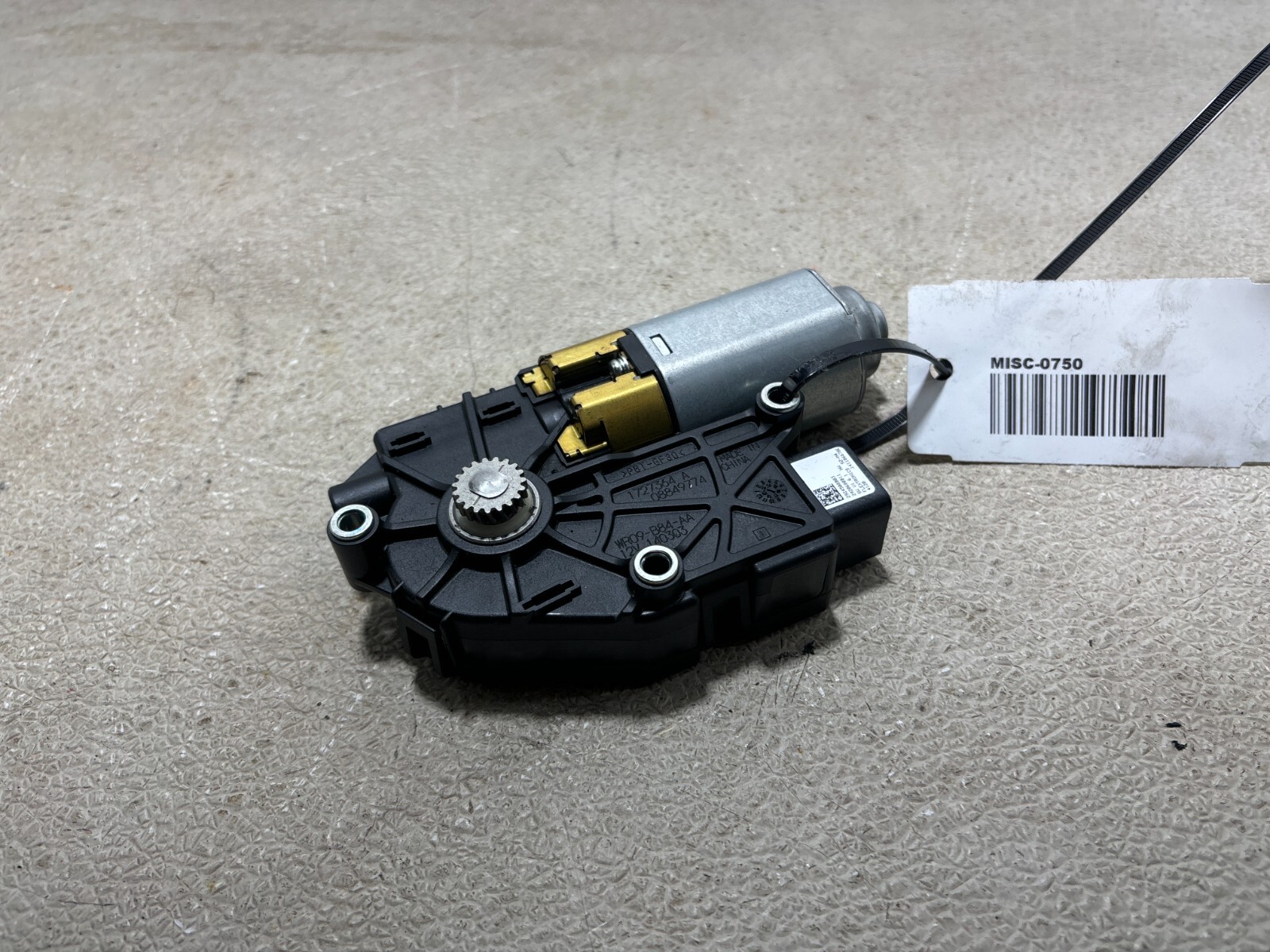 2013 -2018 Cadillac Ats Sedan Electric Sunroof Actuator Motor Silver Oem 2920023