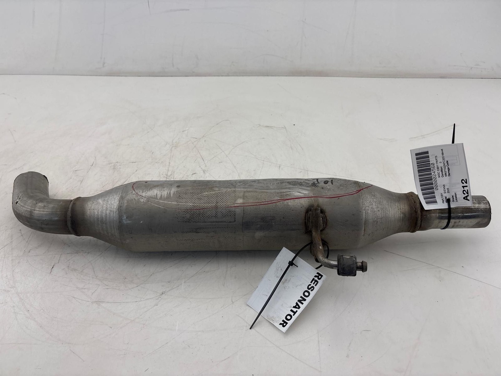 21-25 Toyota Sienna 2.5l AWD Exhaust Center Muffler Resonator Pipe OEM