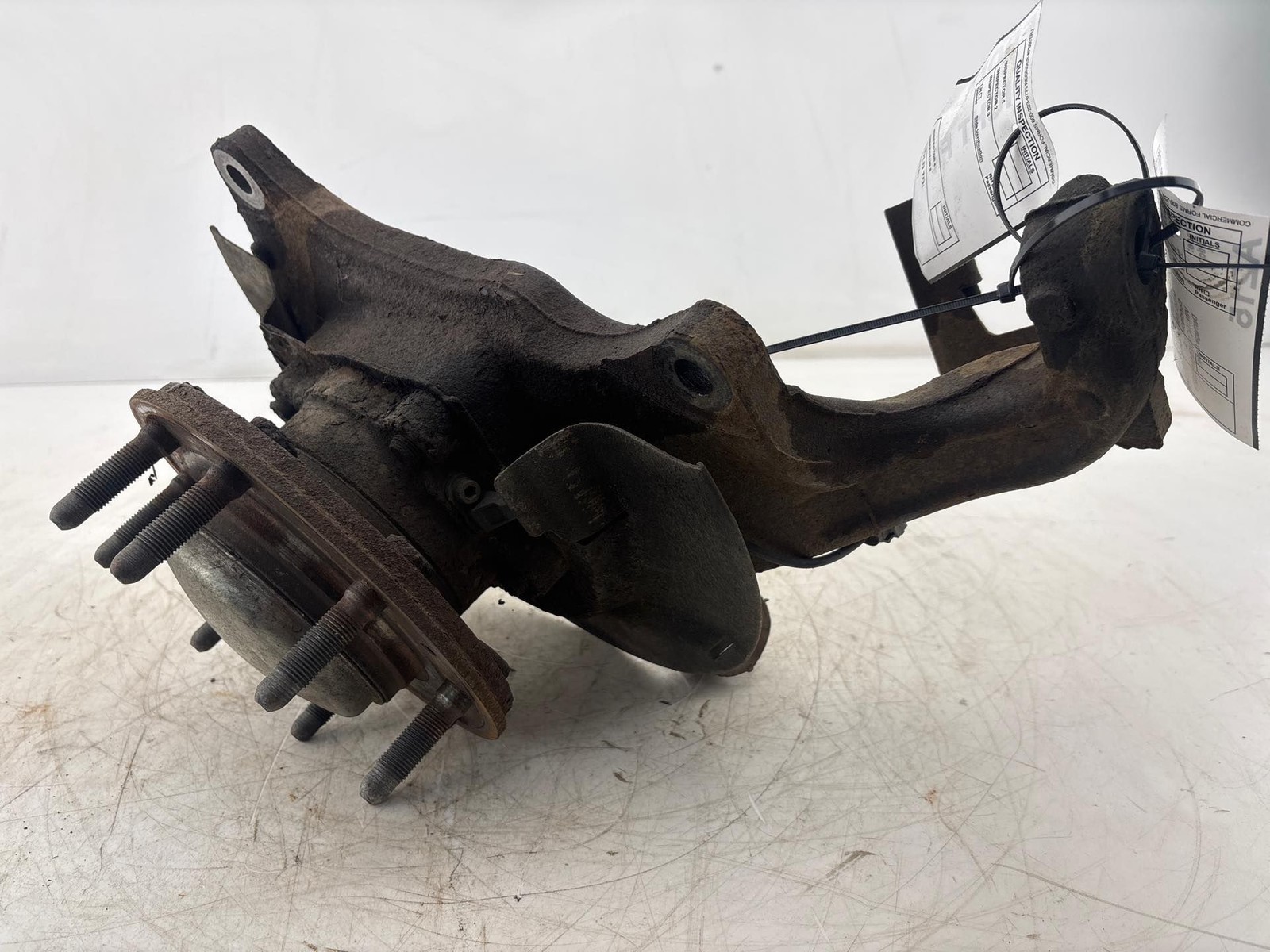 2011-2019 Chevrolet Silverado 2500 3500 Front Right Spindle Knuckle Hub OEM