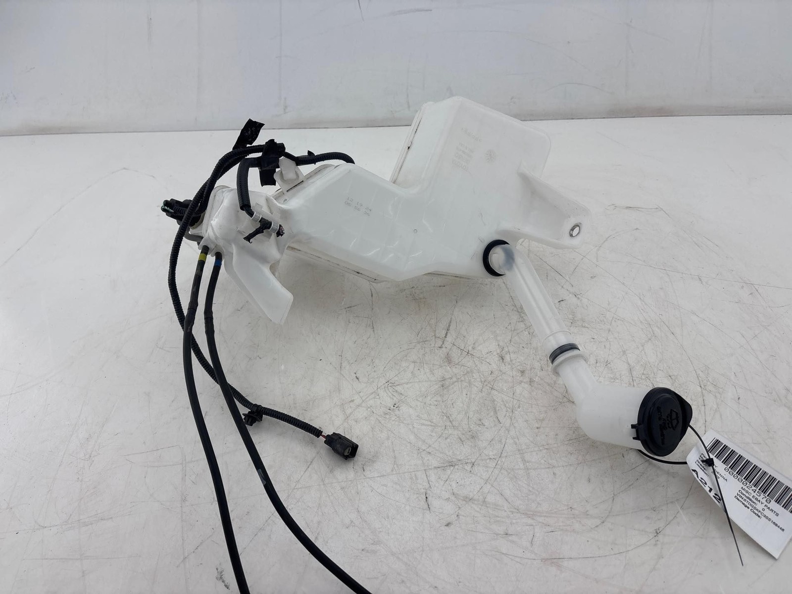 21-25 Toyota Sienna 2.5l AWD Front Windshield Washer Reservoir OEM