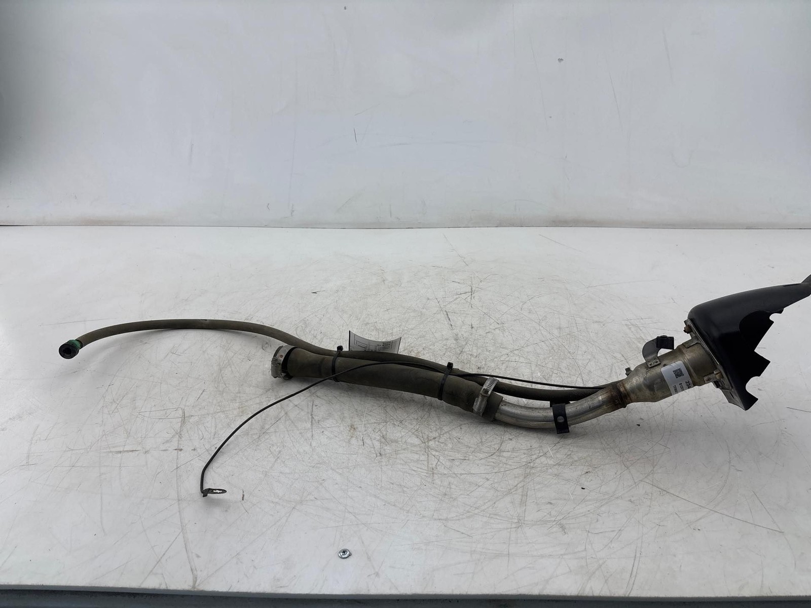 2017-2019 Chevrolet Silverado 2500 Fuel Filler Neck Pipe Assembly OEM 23449419