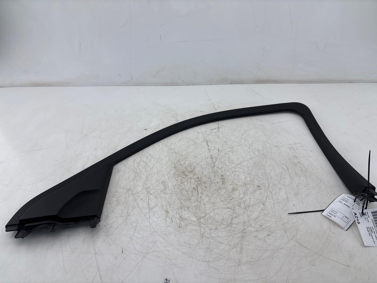2015-2019 Chevrolet Silverado 2500 Front Right Door Window Frame Trim OEM