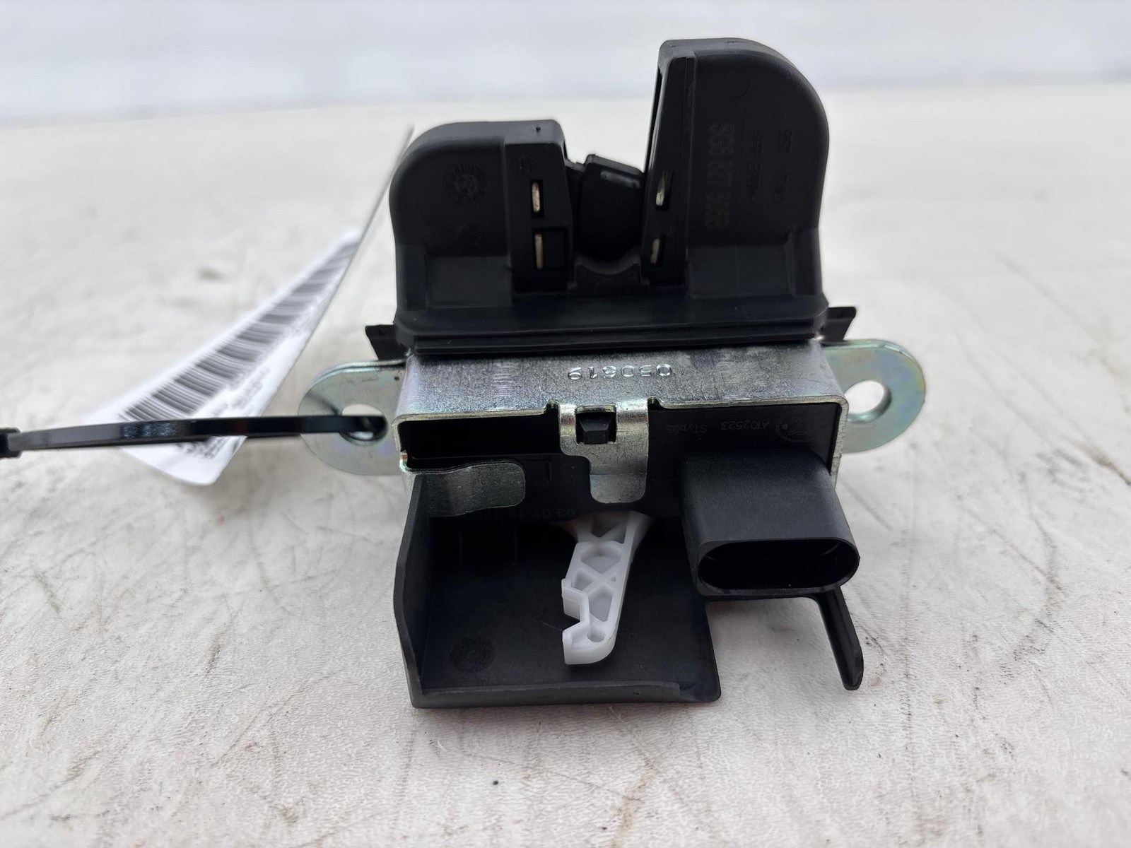 2015-2021 Volkswagen Golf GTI Trunk Lid Latch Lock Actuator OEM 5G6827505B