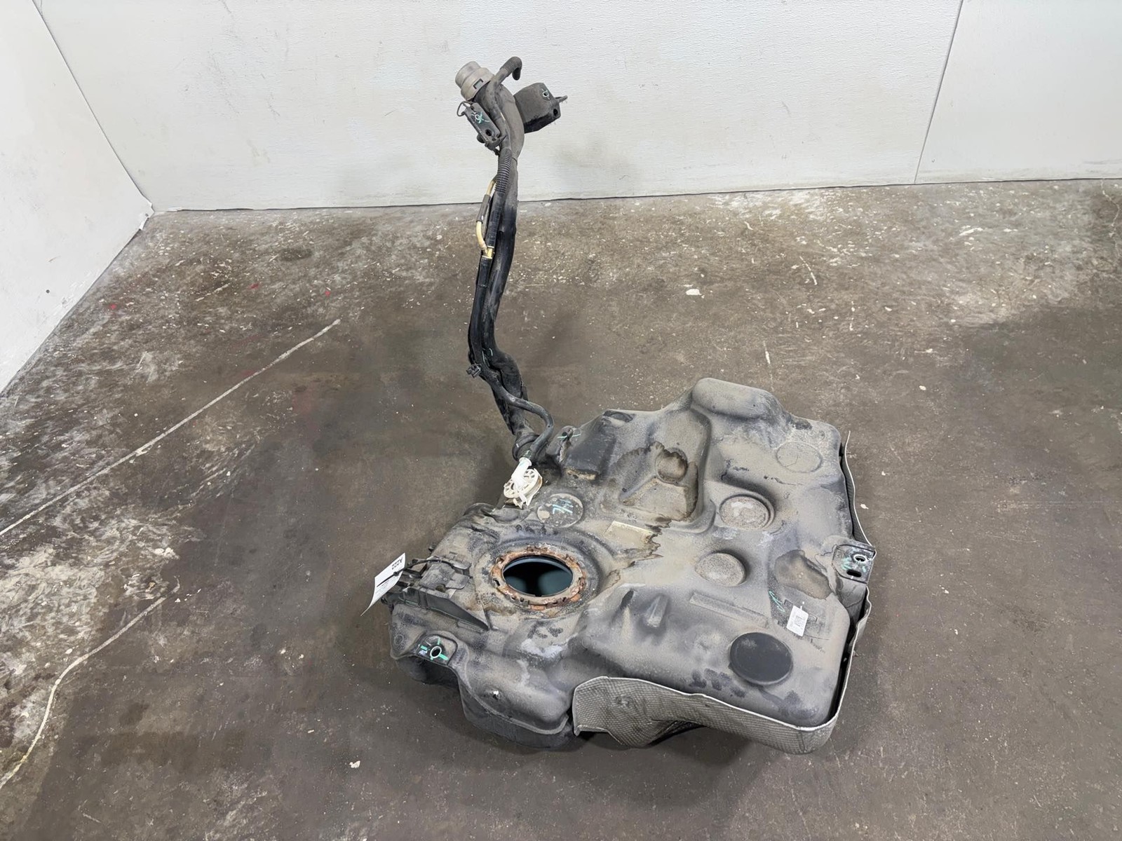 2015-2019 Volkswagen Golf GTI Fuel Gas Tank Reservoir W/ Filler Neck OEM