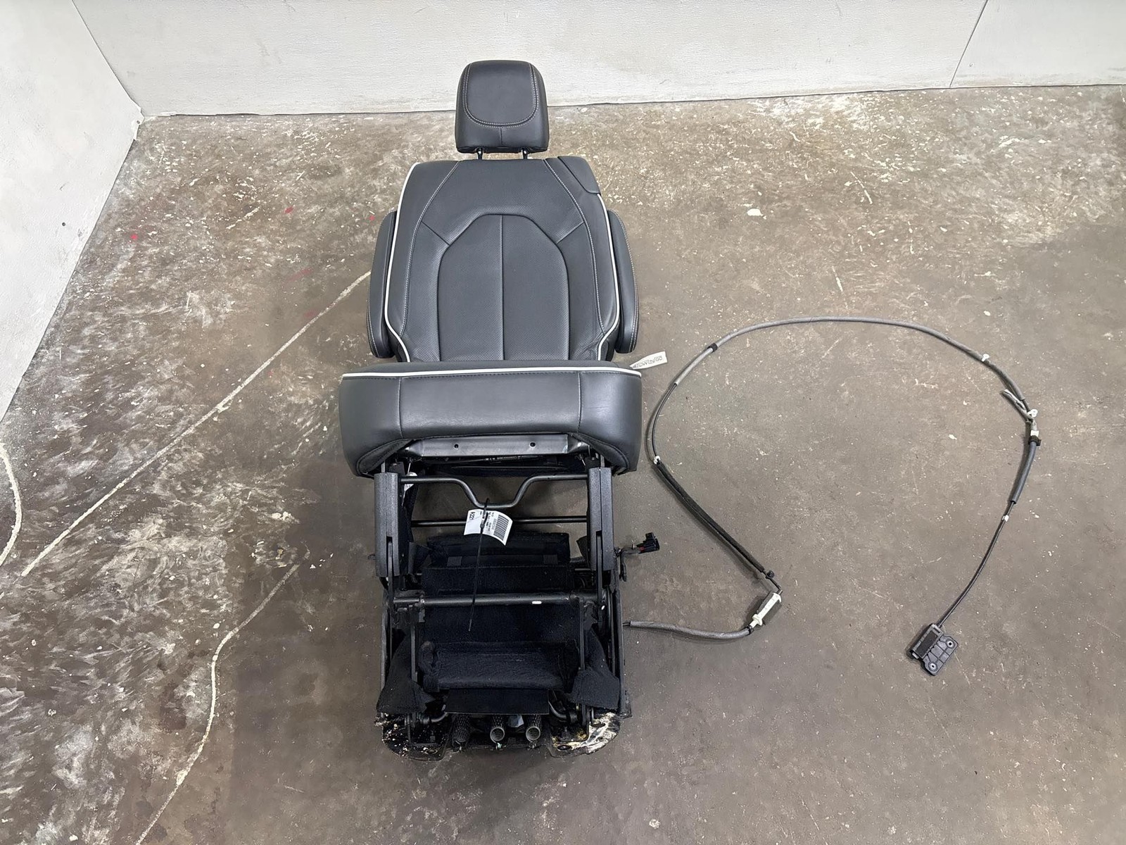 2021 - 2025 Chrysler Pacifica Rear 2Rd Row Left Side Seat Assembly OEM