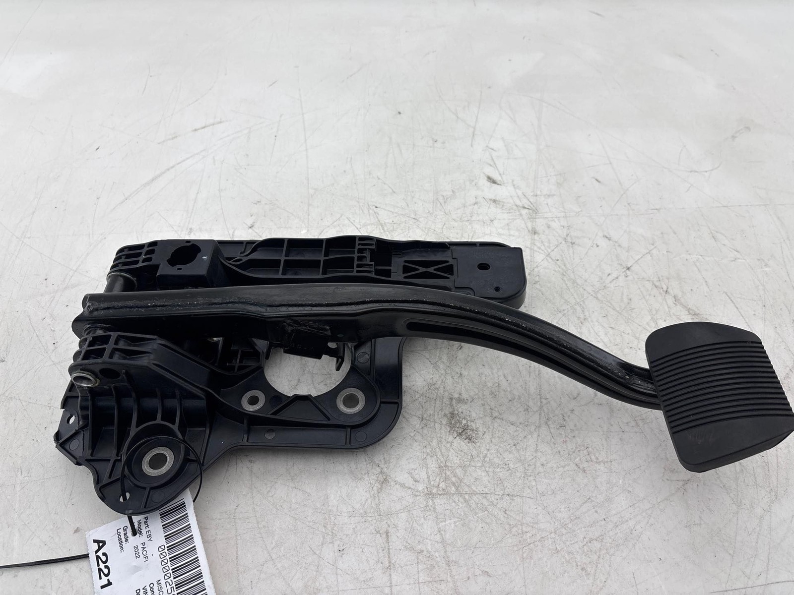 2017 - 2025 Chrysler Pacifica Brake Stop Pedal W/ Bracket OEM