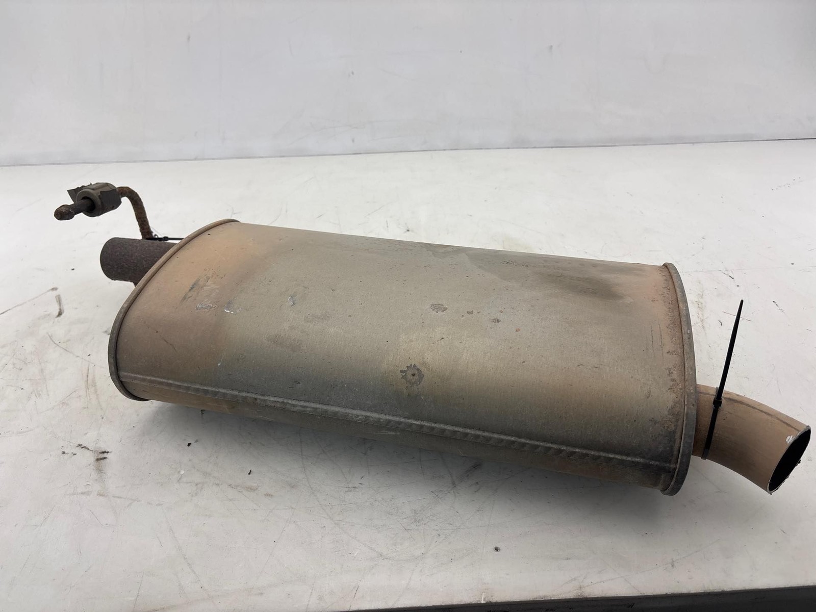 2013 - 2016 GMC Acadia 3.6L Exhaust Center Muffler Resonator Pipe OEM