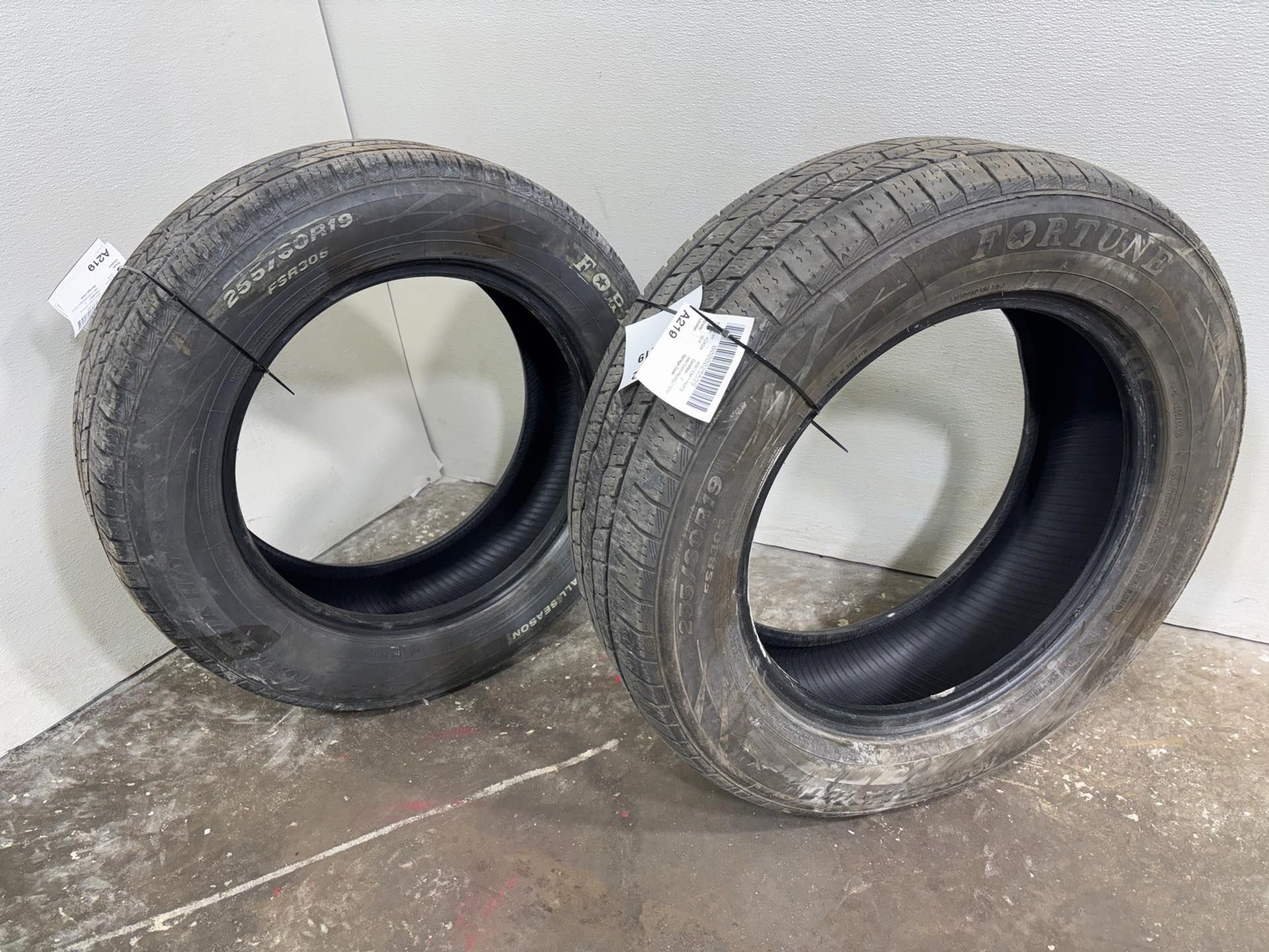 Set of (2) Used Tire 255/60R19 Fortune Tormenta H/T FSR305 109H - 6/32