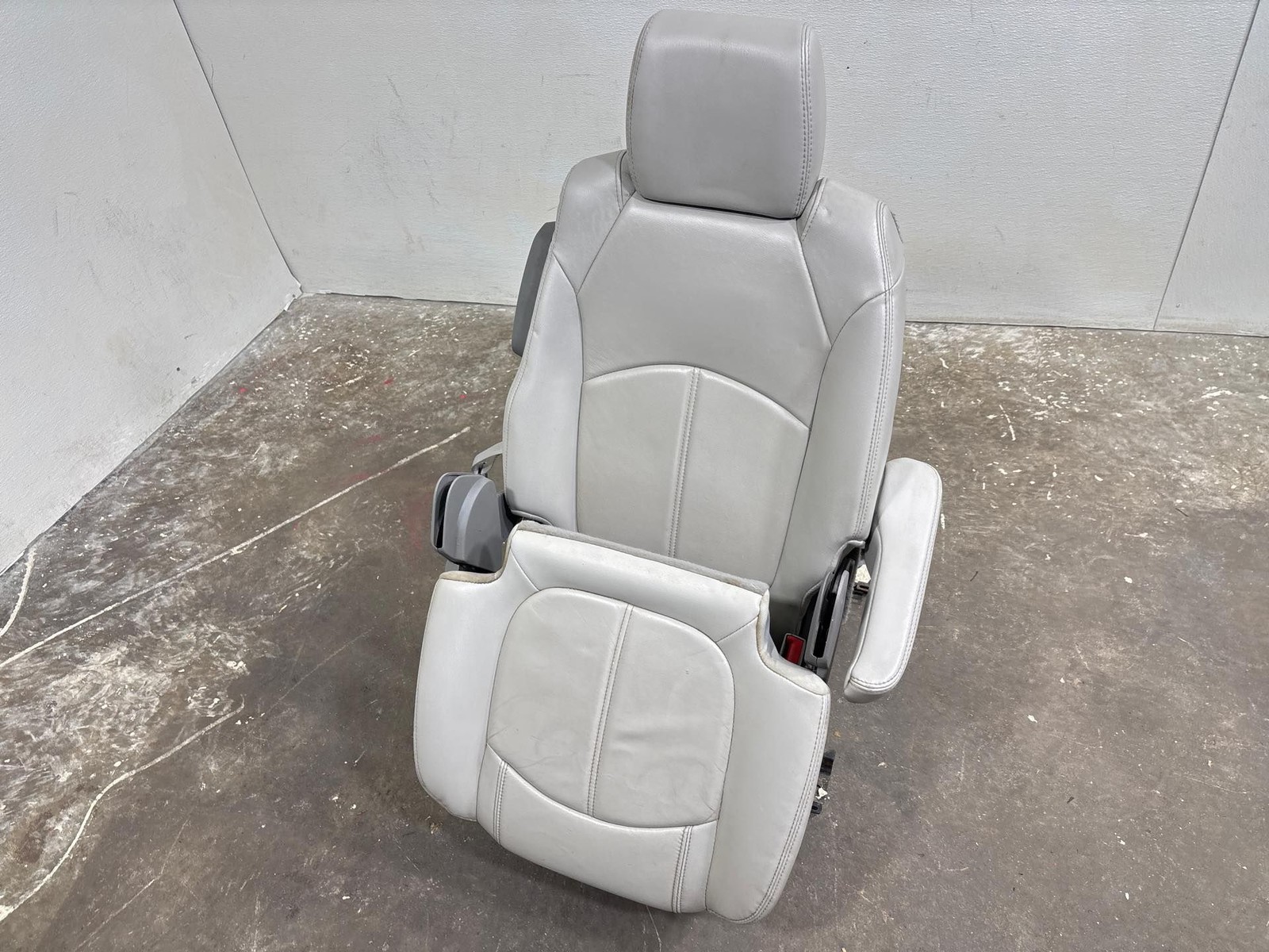 Rear Seat GMC ACADIA 16