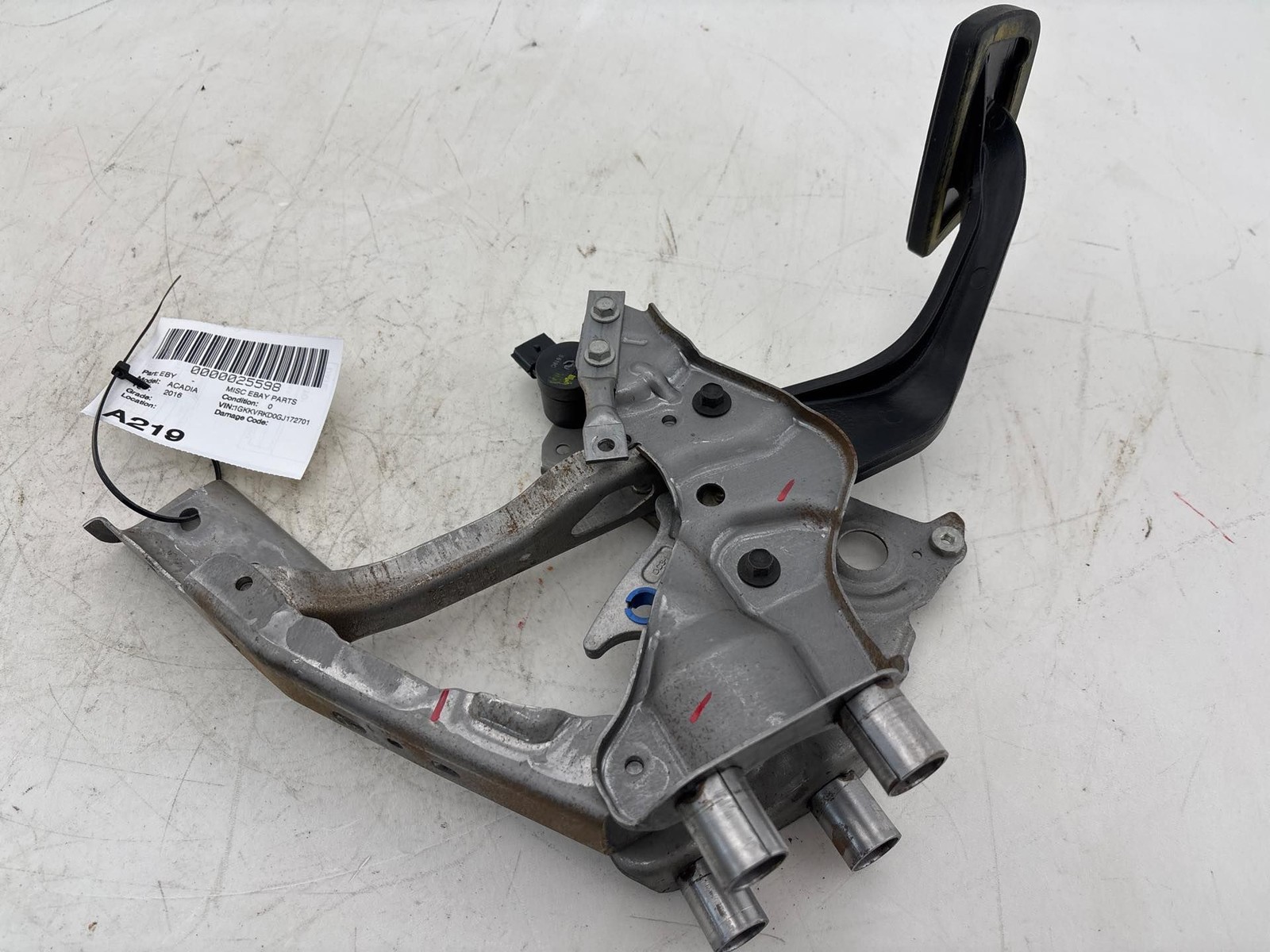 2007 - 2017 GMC Acadia Brake Stop Pedal W/ Bracket OEM