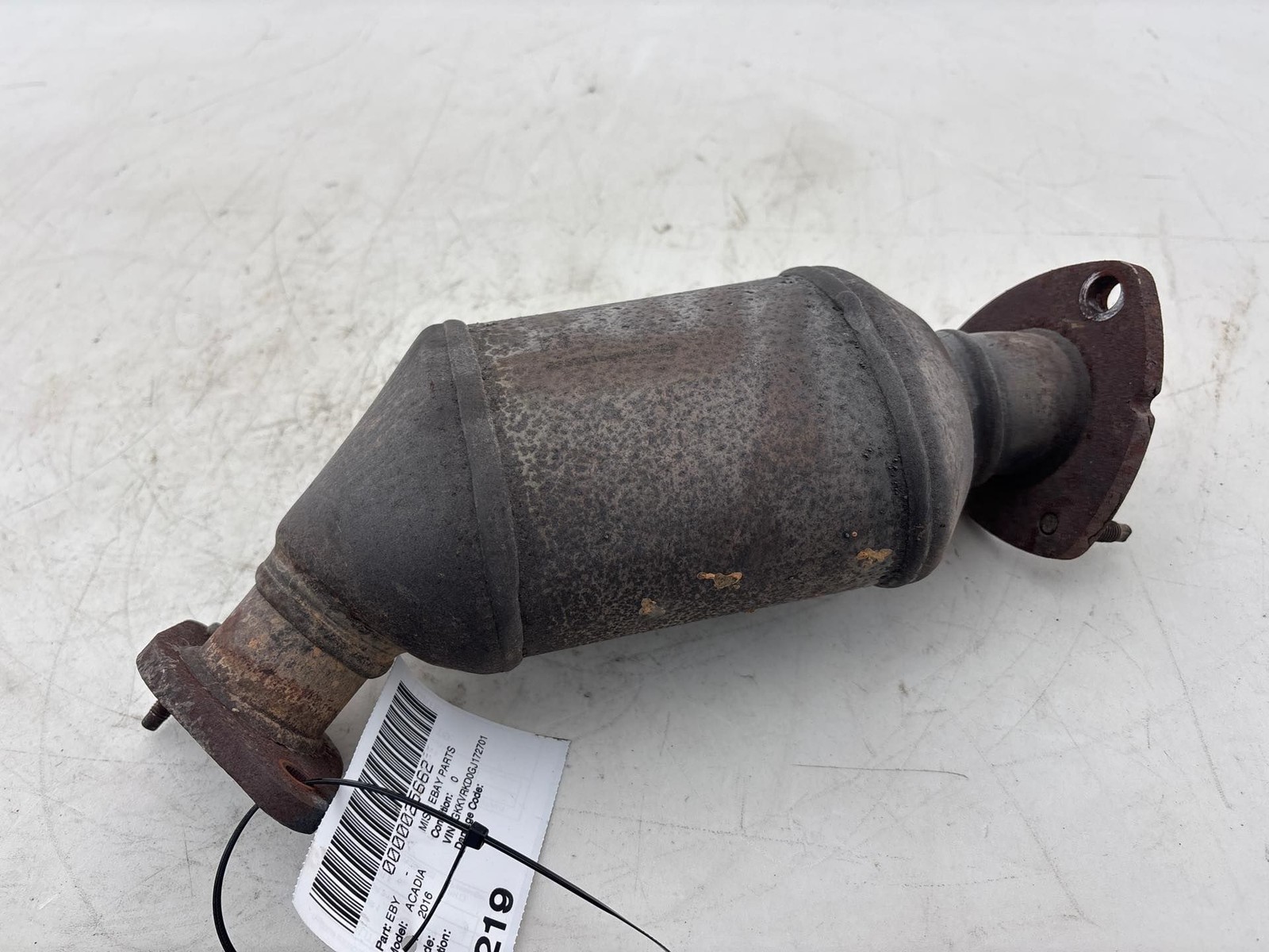 2016 - 2017 GMC Acadia 3.6L Right Exhaust Catalytic Converter OEM