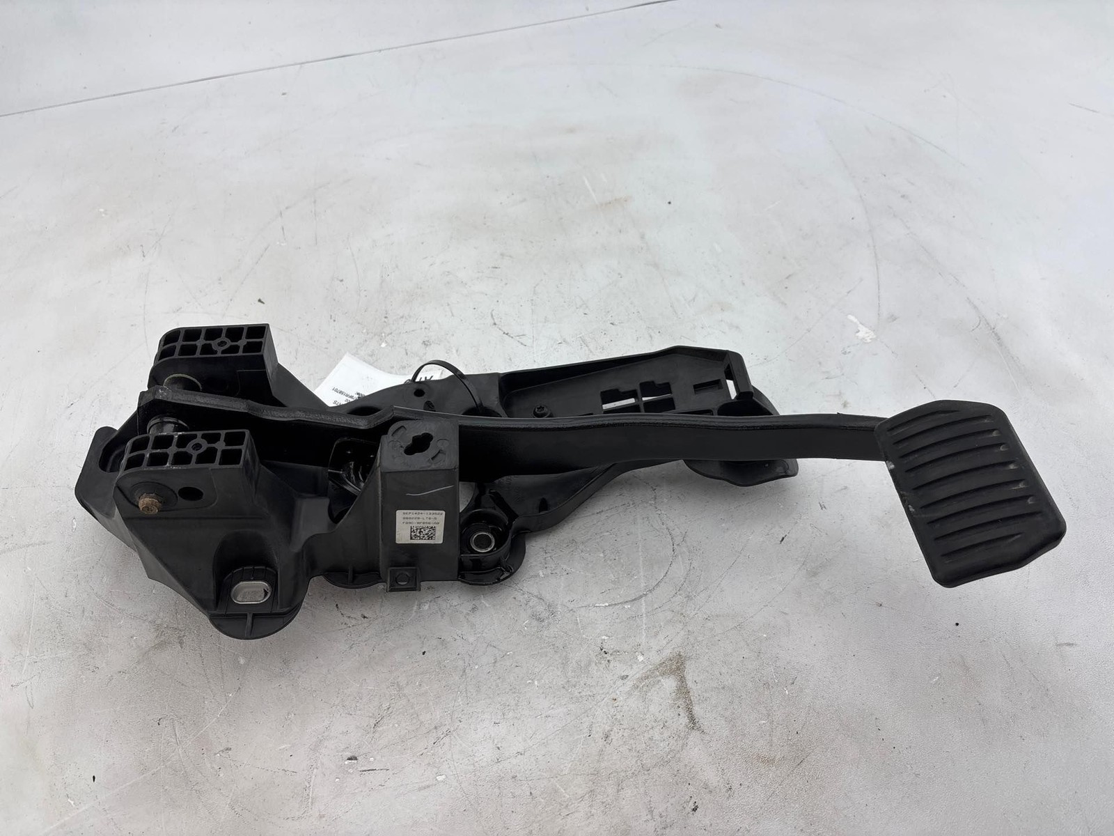 2013-2016 LINCOLN MKZ Floor Stop Brake Pedal W/ Support Bracket & Pad OEM
