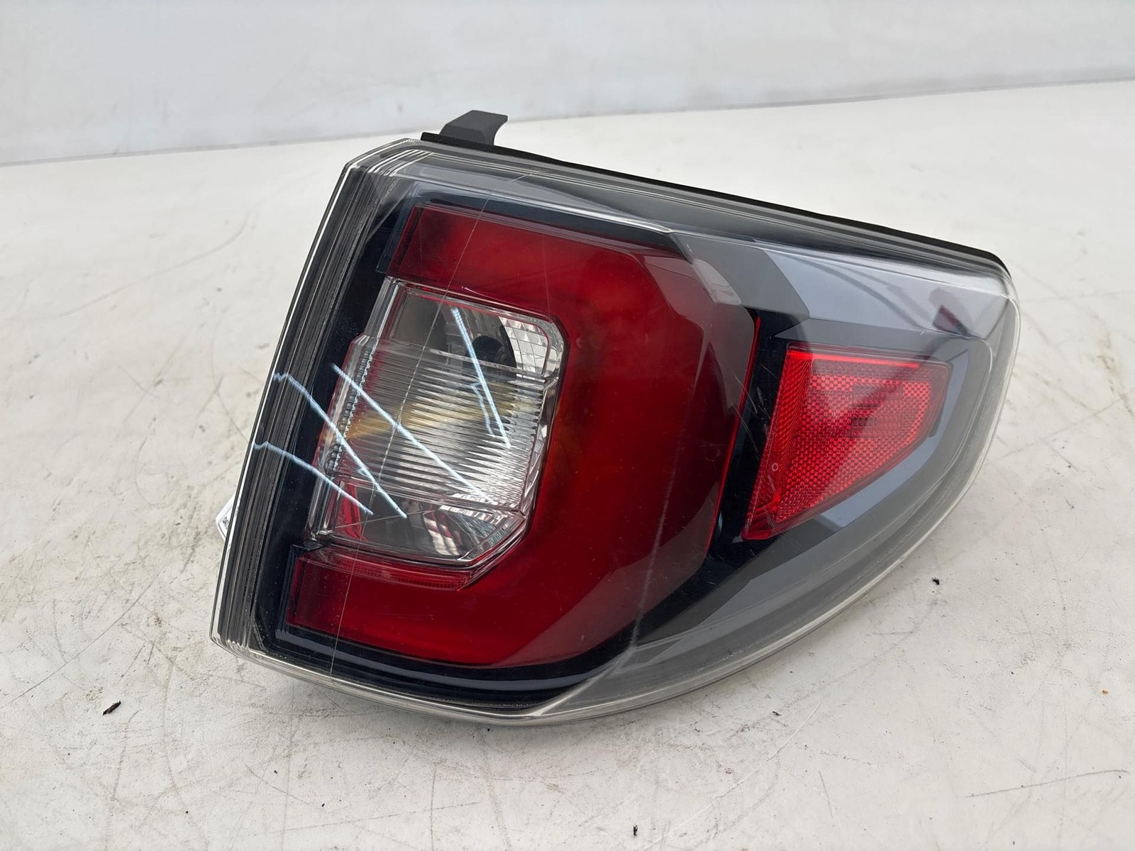 2013 - 2017 GMC Acadia Rear Right Side Outer Tail Light Led Lamp OEM