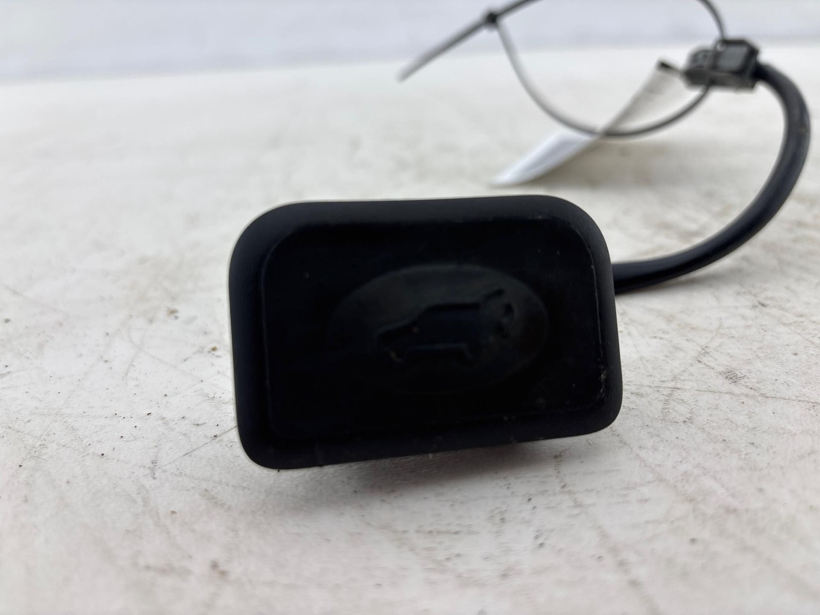 2007-2017 GMC Acadia Rear Tailgate Trunk Release Open Close Control Switch OEM