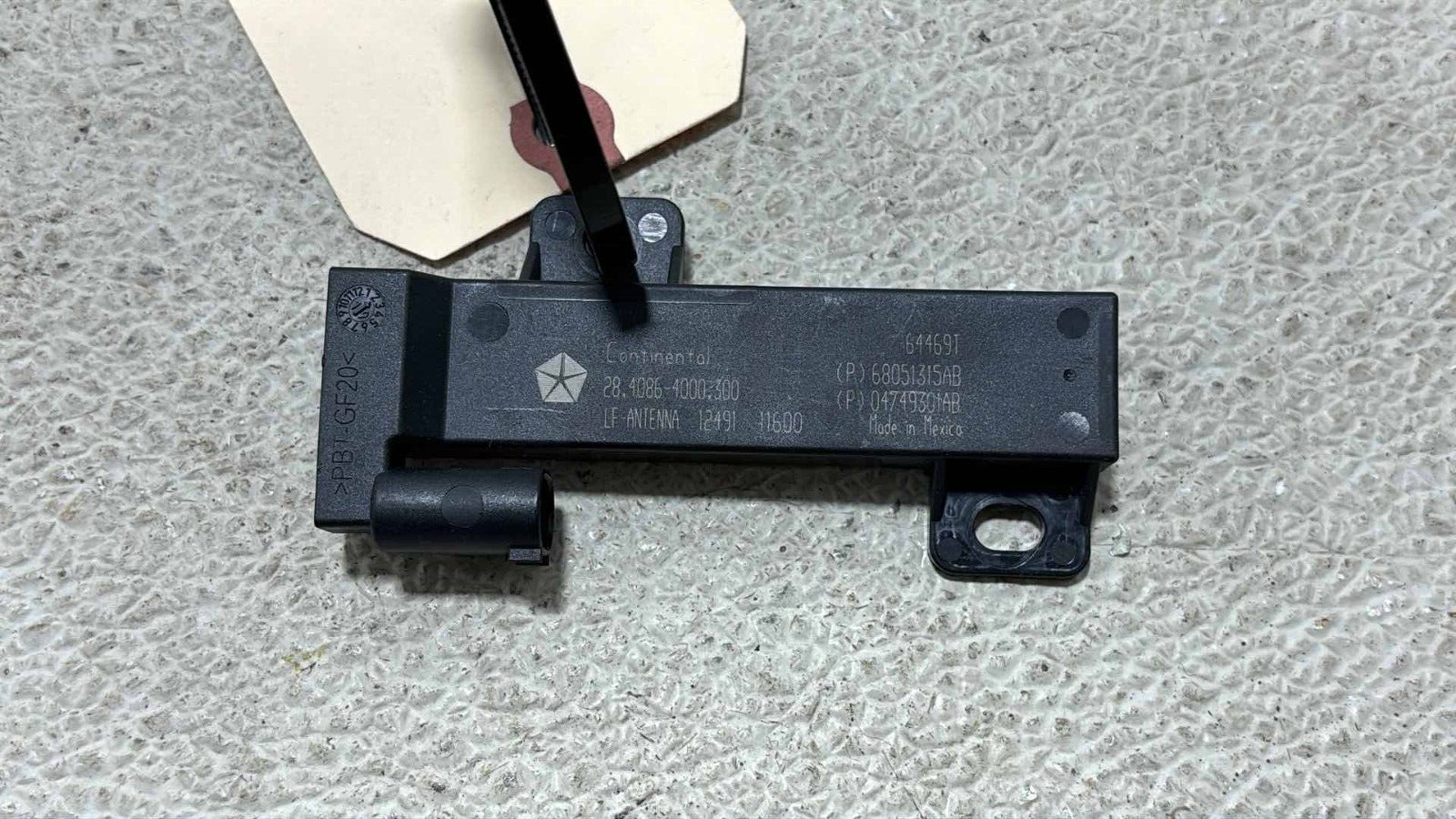 2014-2023 Jeep Grand Cherokee Rear Keyless Entry Antenna Module Oem 68051315A