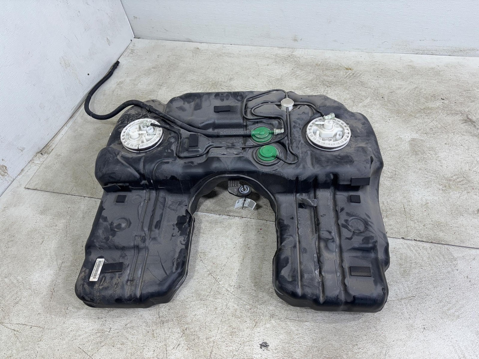 2007 - 2016 Bmw X5 Gasoline Gas Fuel Tank Reservoir Assembly Oem