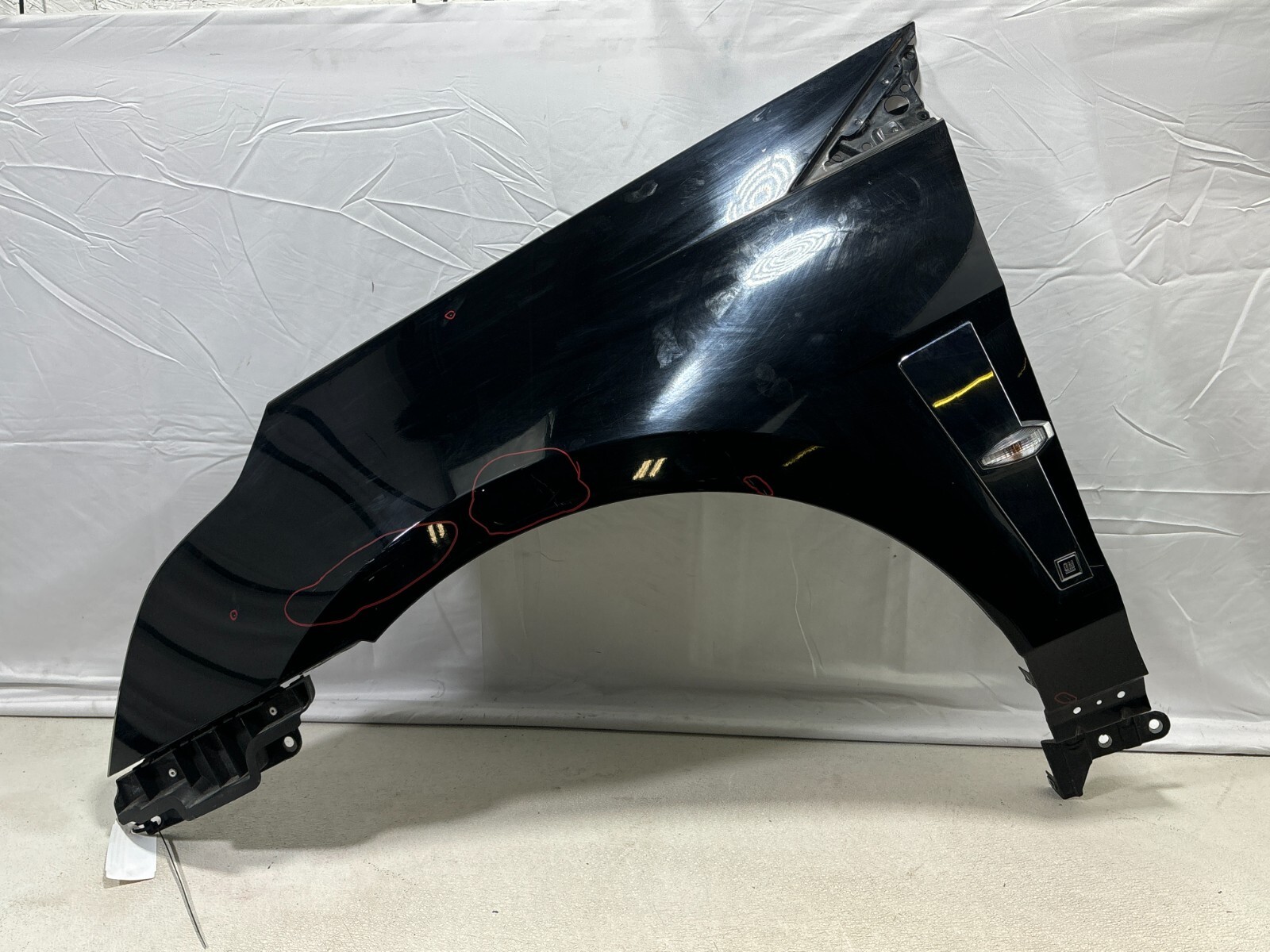 2010-2016 Cadillac Srx Front Left Side Fender Gba - Black Raven Oem