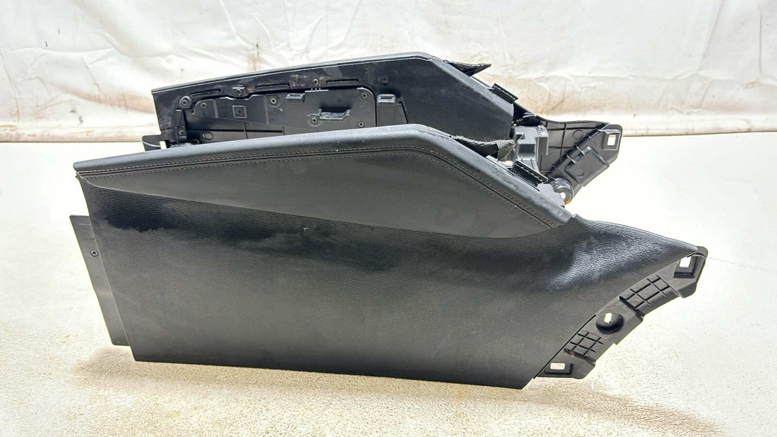 2019-2020 Hyundai Santa Fe Front Center Console Cover Trim Panel 84601-S2010 Oem