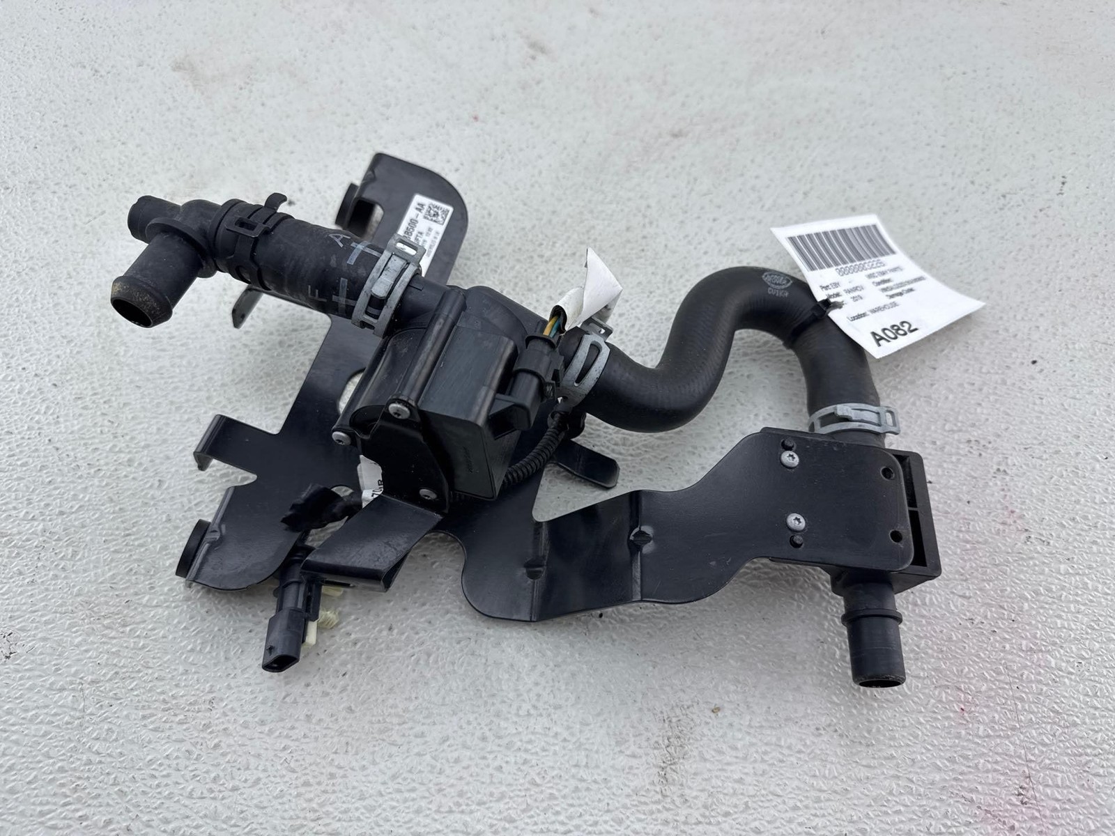 2017 - 2020 Range Rover L405 3.0L 4X4 Supercharged Auxiliary Coolant Pump RH OEM