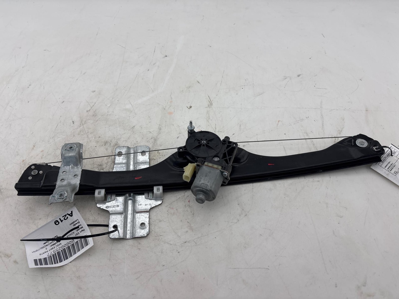 2013 - 2017 GMC Acadia Front Right Door Window Regulator W/ Motor OEM