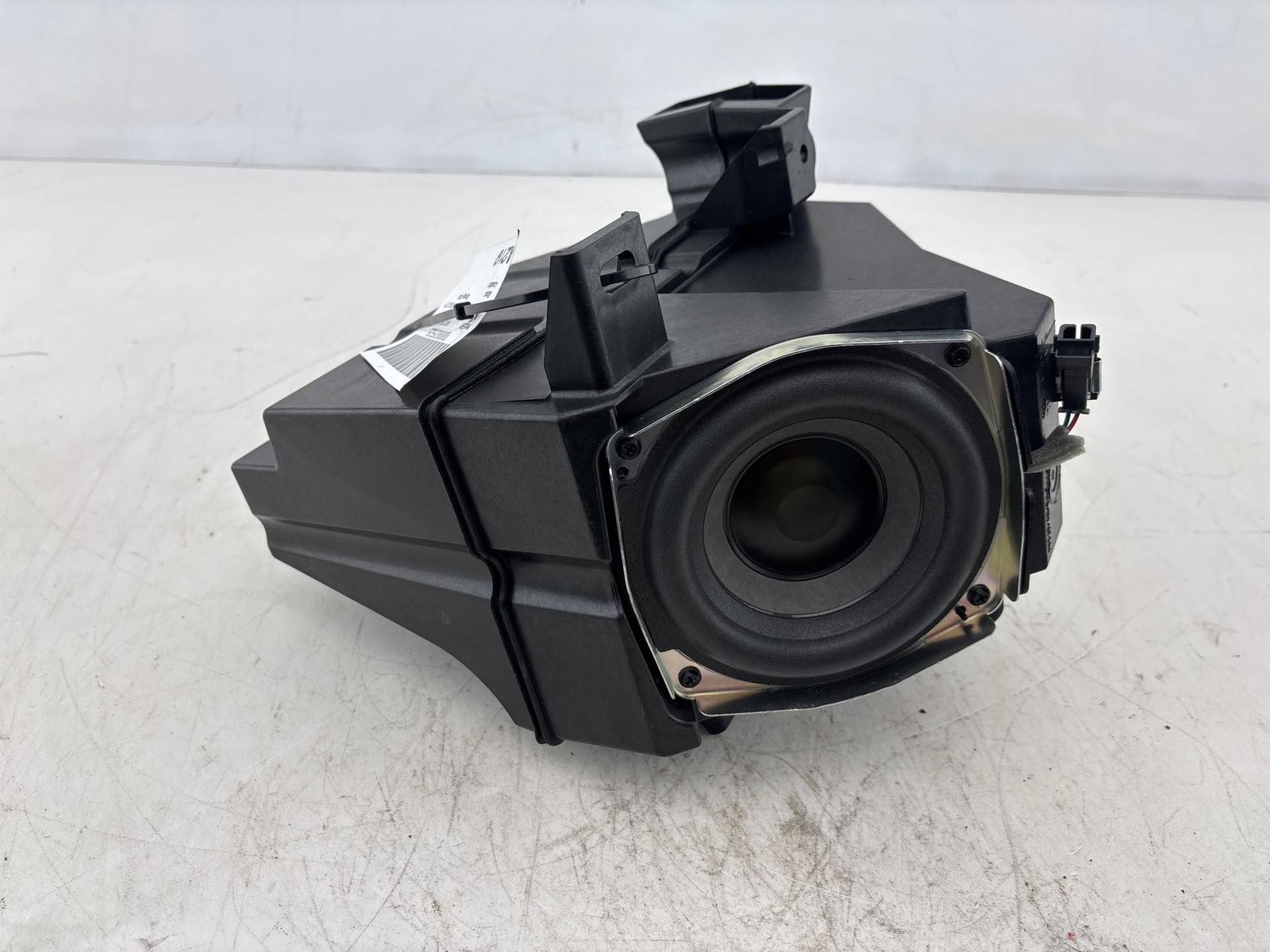 2007 - 2016 GMC Acadia Bose Audio Subwoofer Box Speaker OEM 23316985
