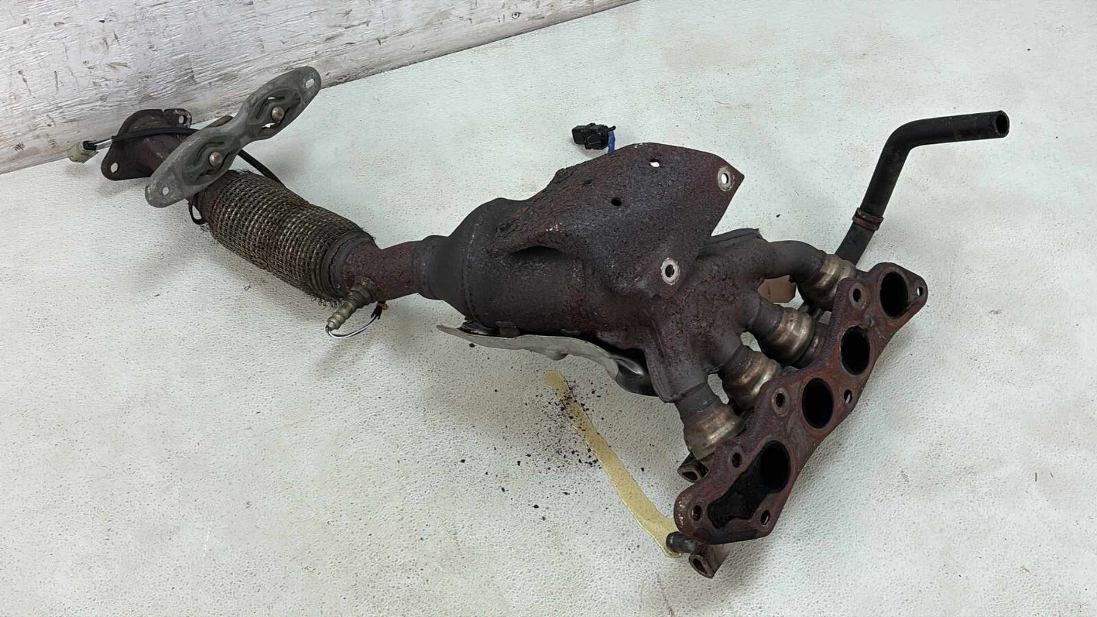 2013-2016 Lincoln Mkz Genuine Front Engine Catalyst Exhaust Mainfold Metal Oem