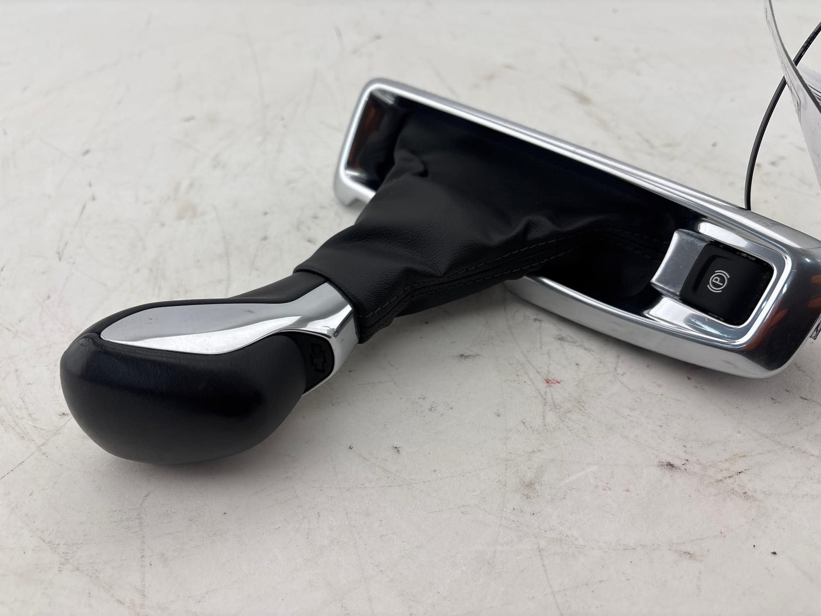 2021-2024 Chevrolet Trailblazer Transmission Gear Shifter Lever Knob OEM
