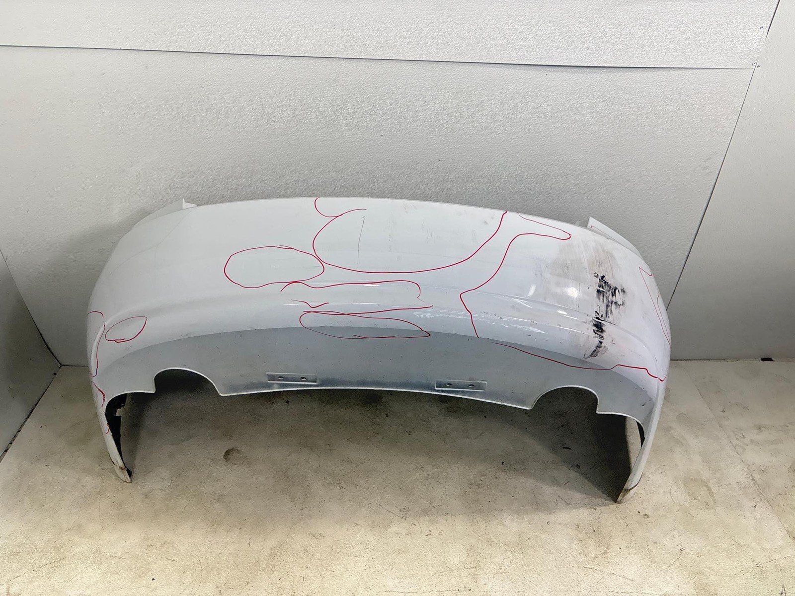 2014 - 2015 Chevrolet Impala Rear Bumper Cover White Oem