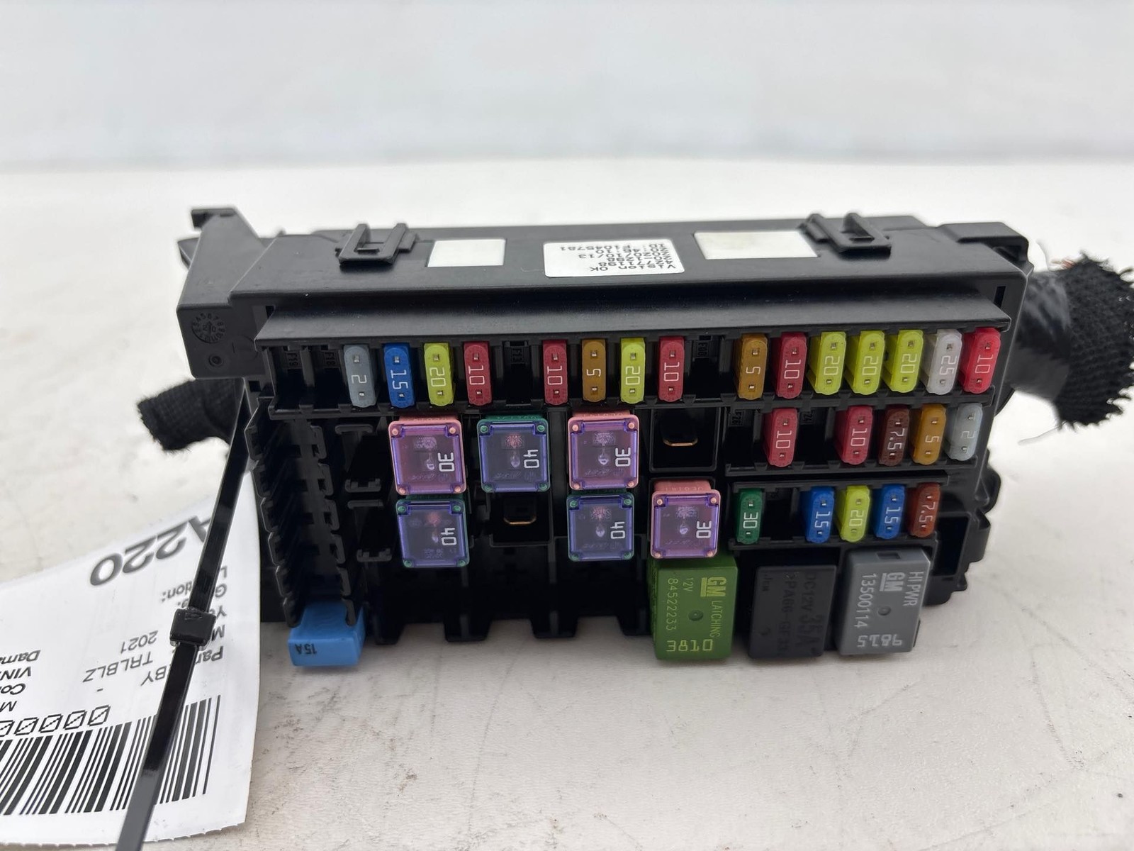 2021-2025 Chevrolet Trailblazer Cabin Fuse Box 42771198