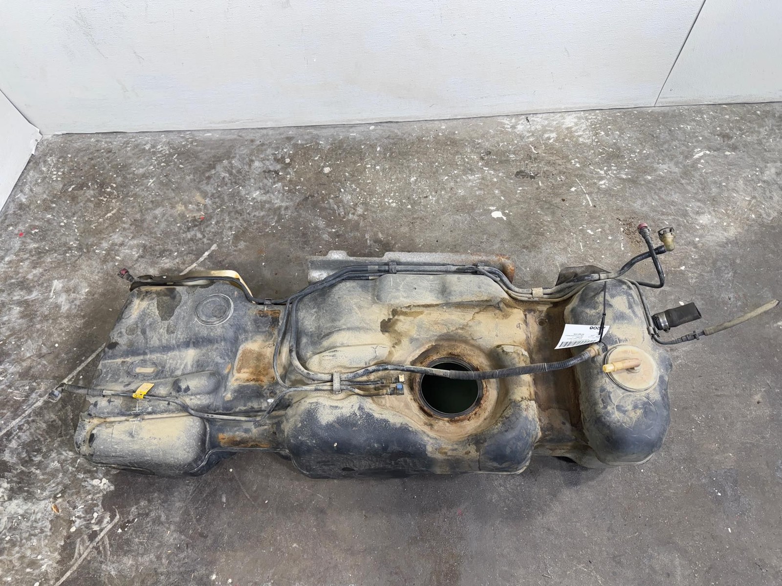 2005-2014 Chevrolet Tahoe Fuel Gas Tank Reservoir OEM