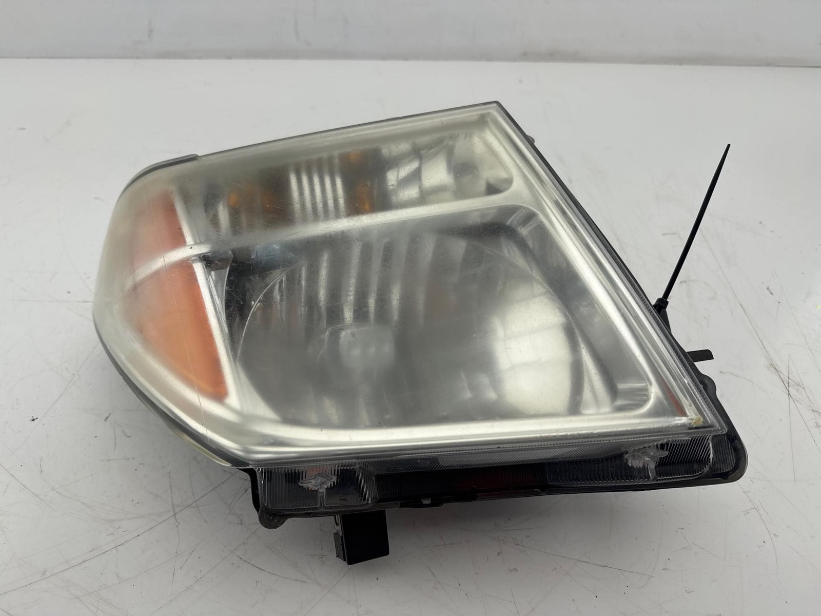 2005 - 2007 Nissan Pathfinder Front Right Side Headlight Light Halogen Lamp OEM