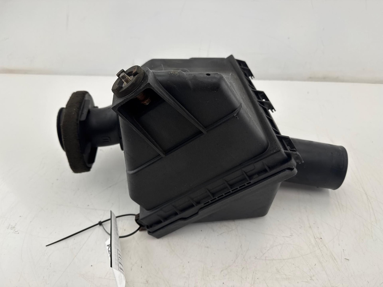 2005 - 2011 Nissan Pathfinder 4.0L Air Intake Cleaner Filter Box Assembly OEM