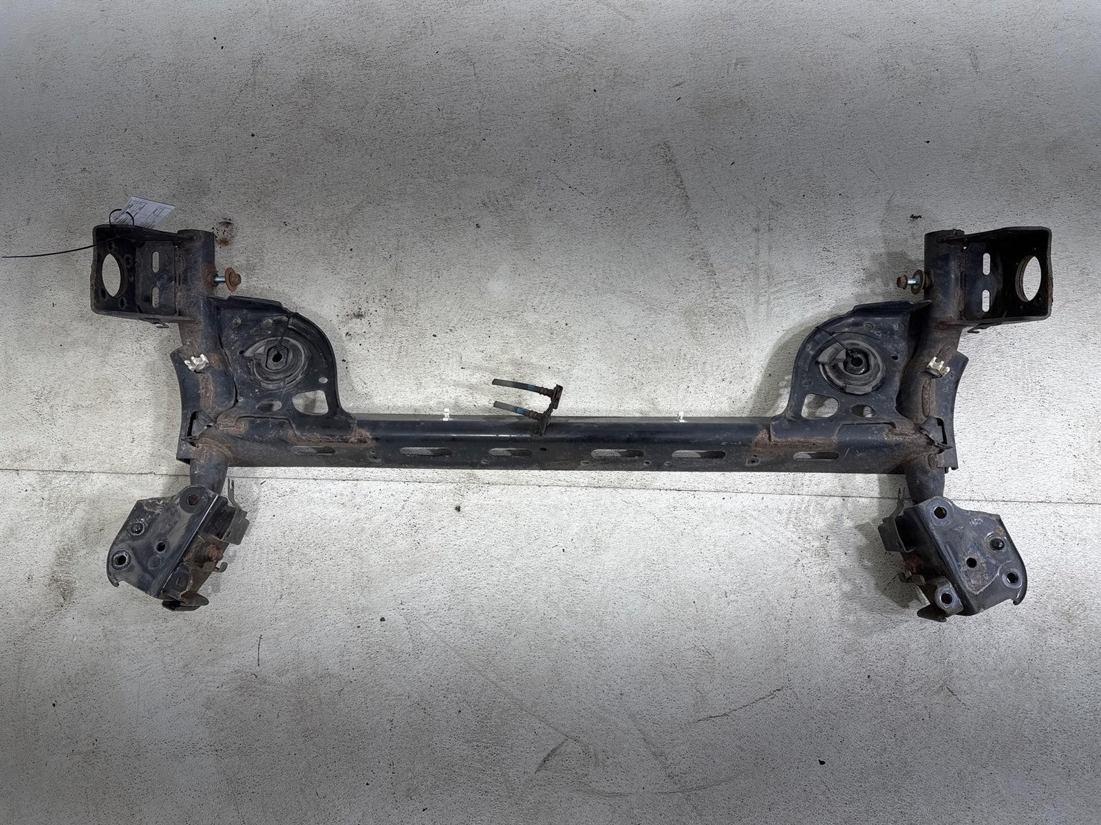 2013-2014 Nissan Sentra Rear Side Suspension Subframe Axle Beam Oem