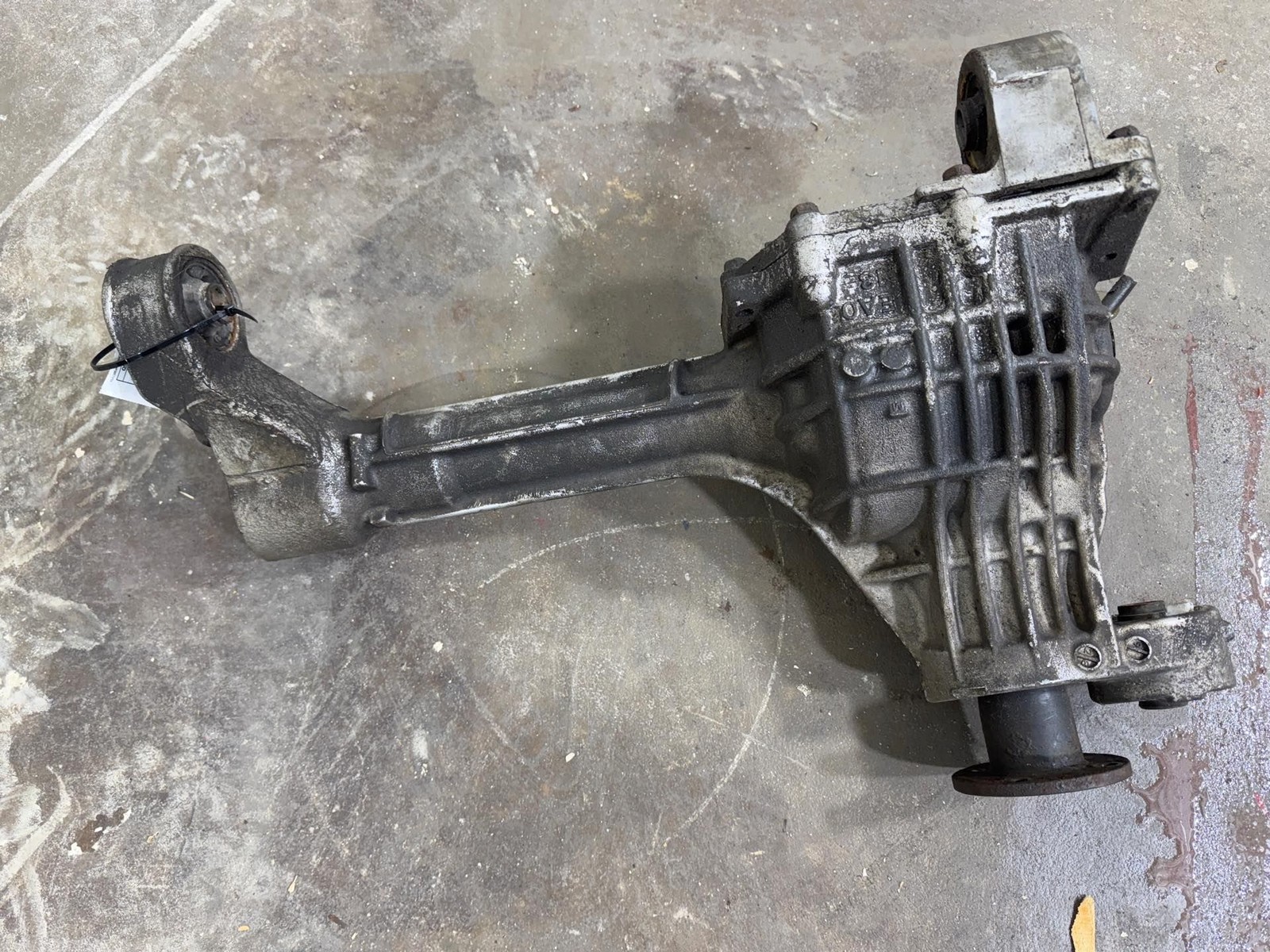 2005 - 2012 Nissan Pathfinder 4.0L 4x4 Front Differential Carrier OEM