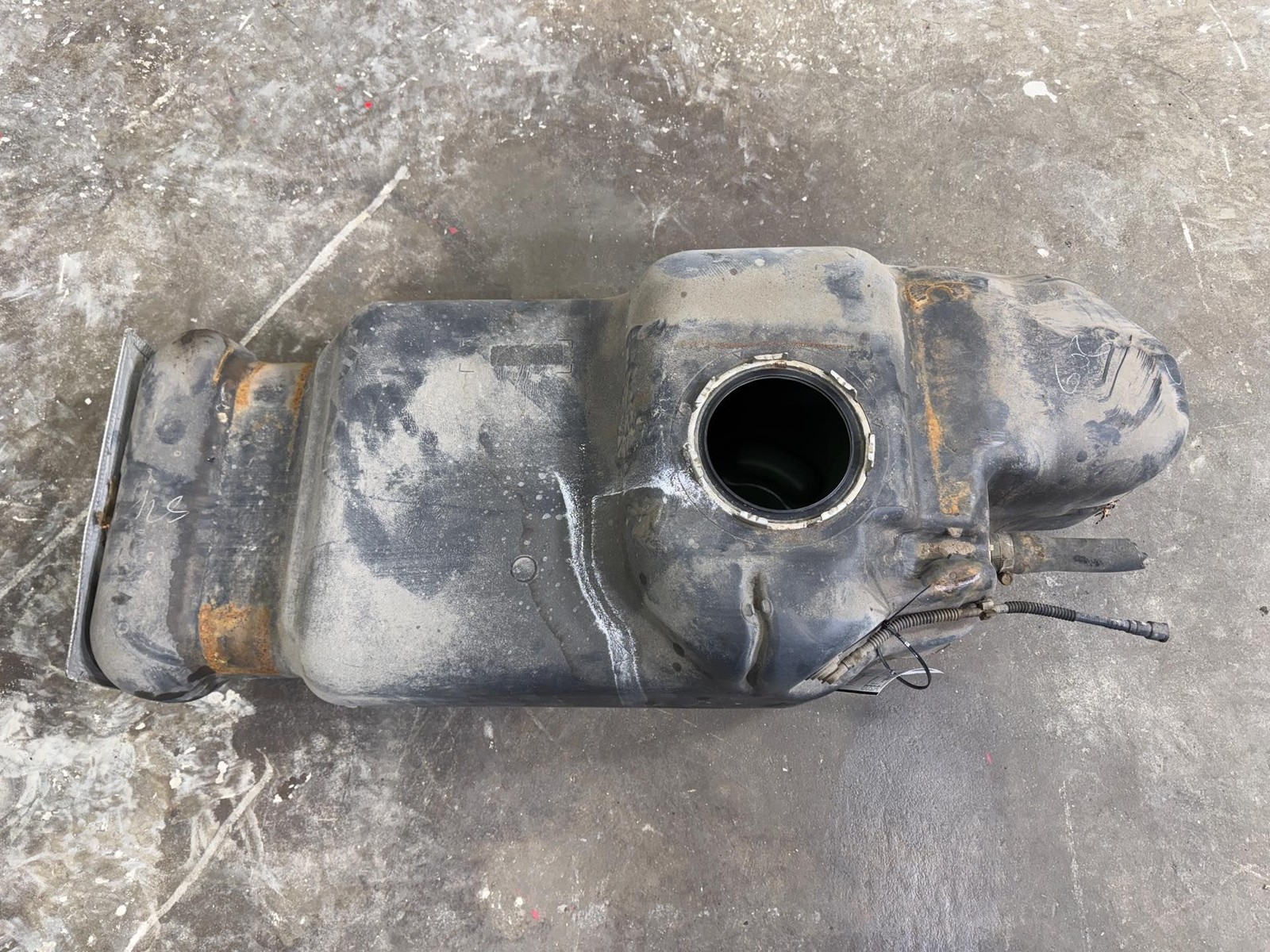 2005 - 2012 Nissan Pathfinder 4.0L Fuel Gas Tank Reservoir OEM