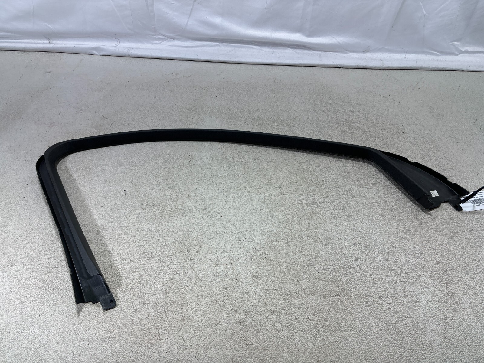 2010-16 Cadillac Srx Front Right Side Door Window Garnish Molding Trim Black Oem