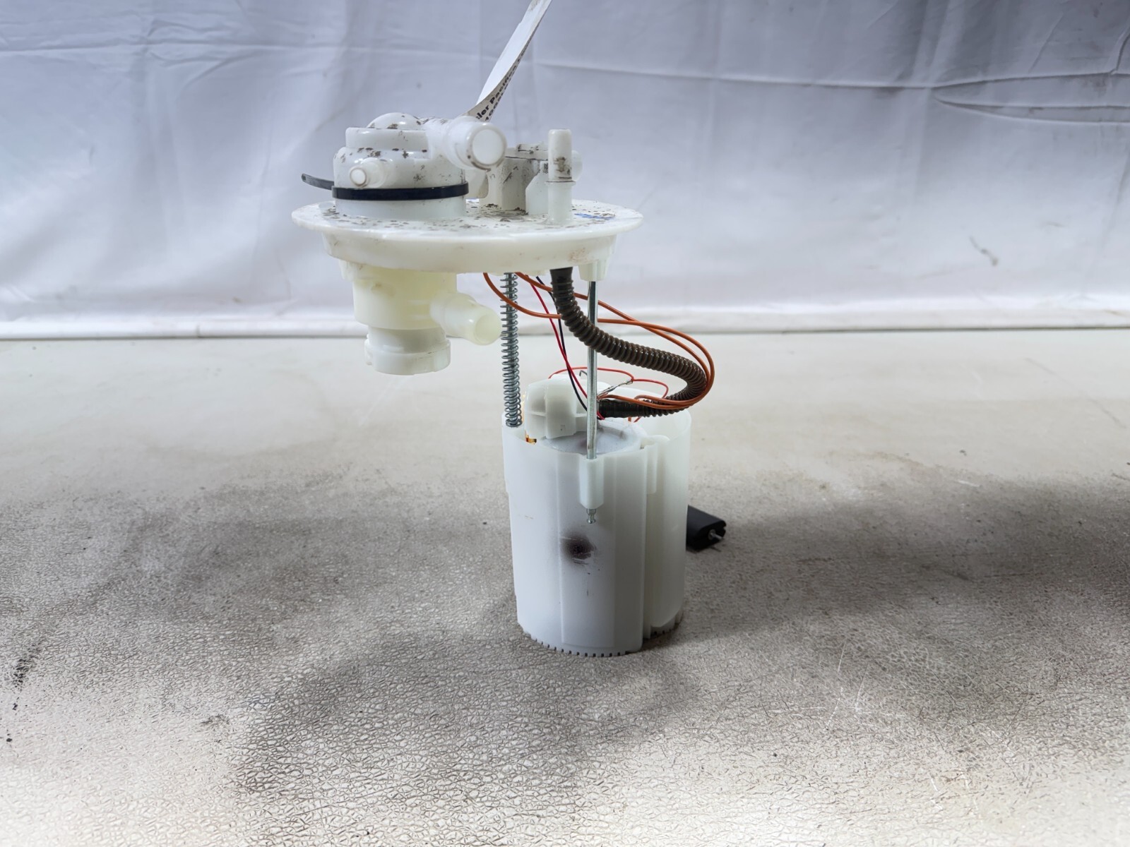2017 - 2023 Chrysler Pacifica Electrical Fuel Pump Sending Assembly White OEM