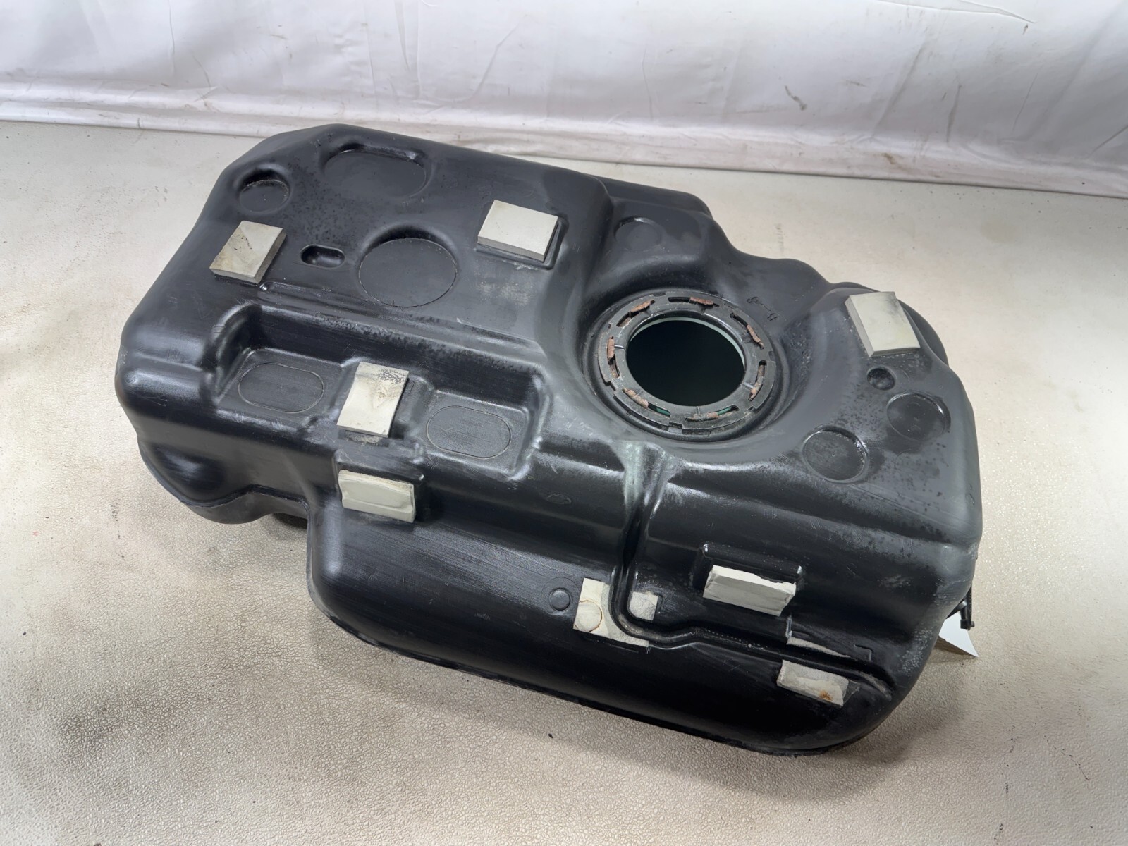2017 - 2023 Chrysler Pacifica 3.6L Fuel Tank Reservoir Assembly Black Oem
