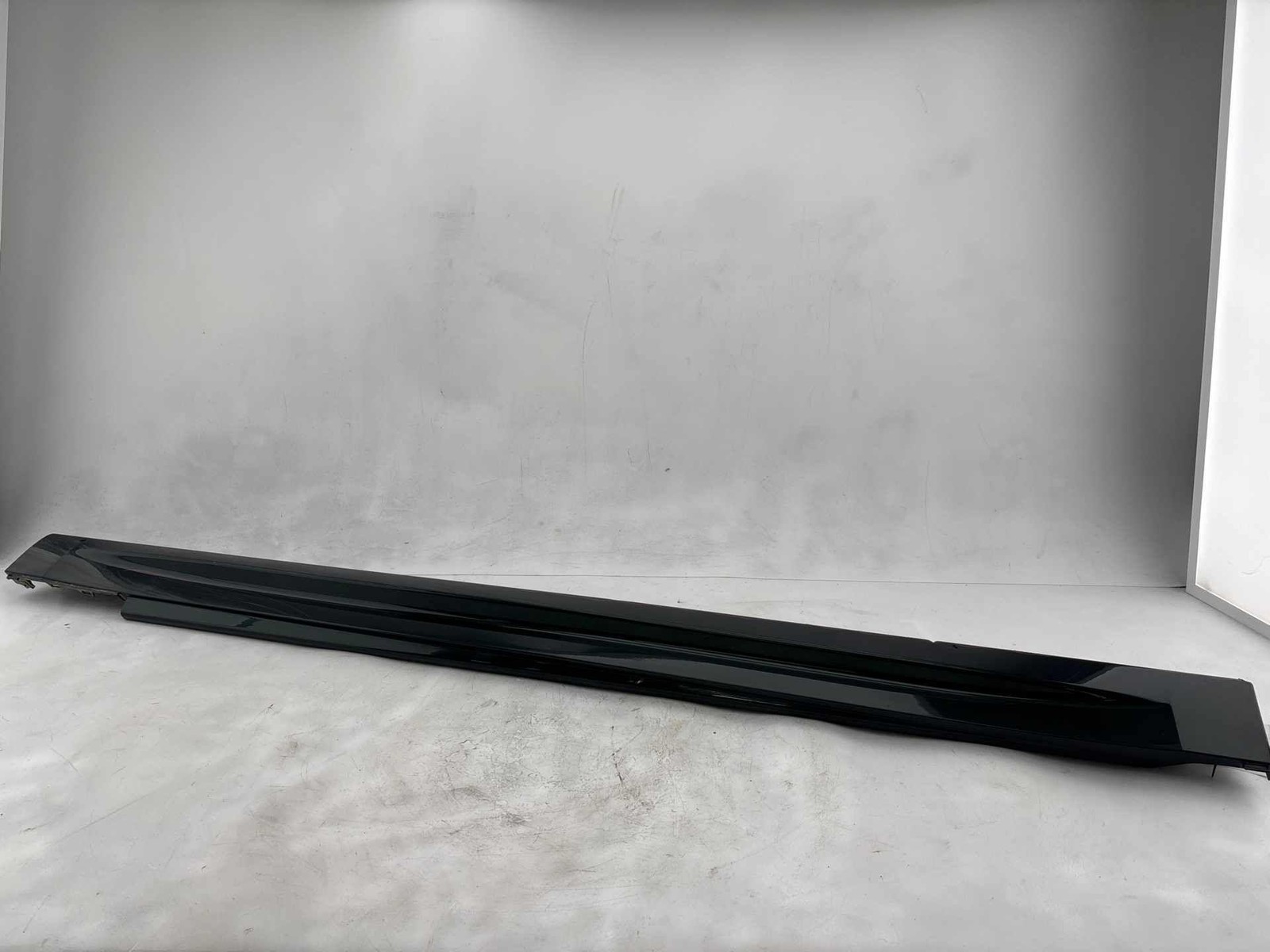 2018 - 2021 Alfa Romeo Stelvio Right Passenger Side Rocker Molding Panel OEM