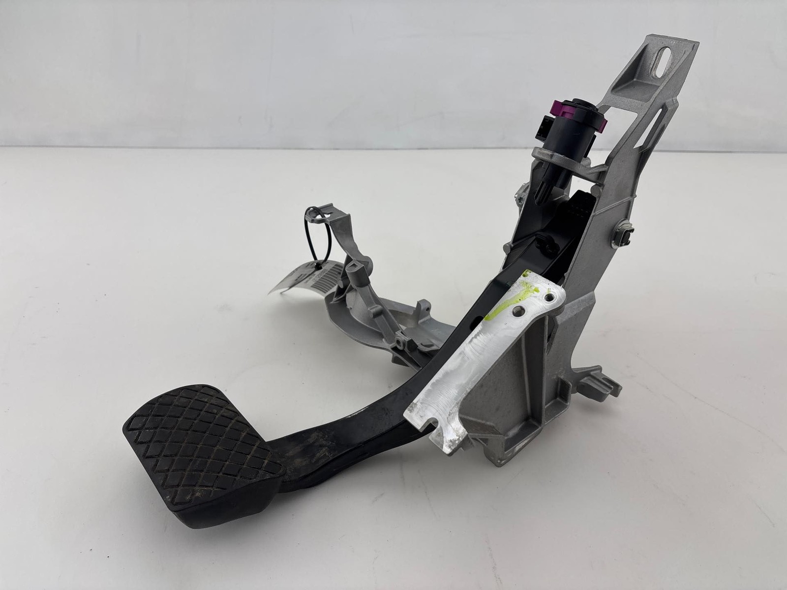 2005-2011 Audi A6 Brake Pedal OEM 4F1-723-140-C