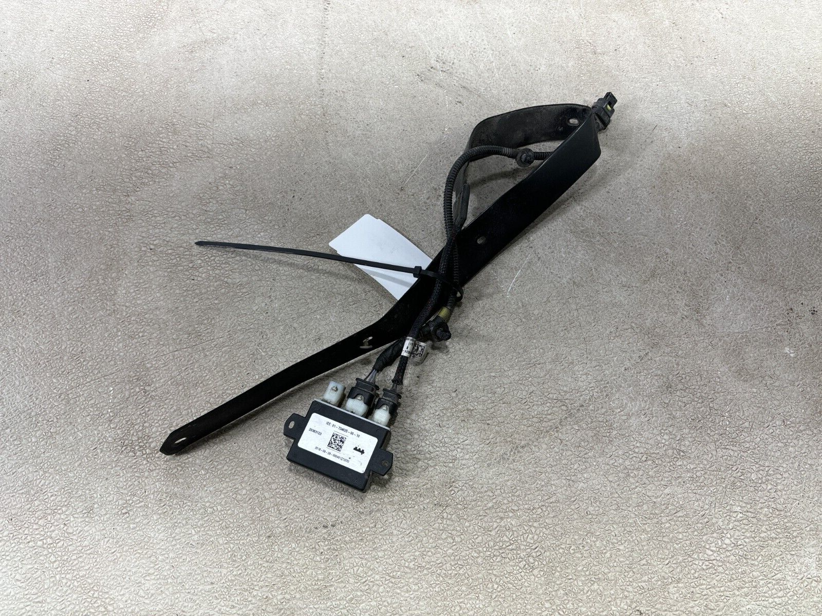 2017 - 2023 Chrysler Pacifica Rear Trunk Sensor Smart Opener Kick Pad Module Oem