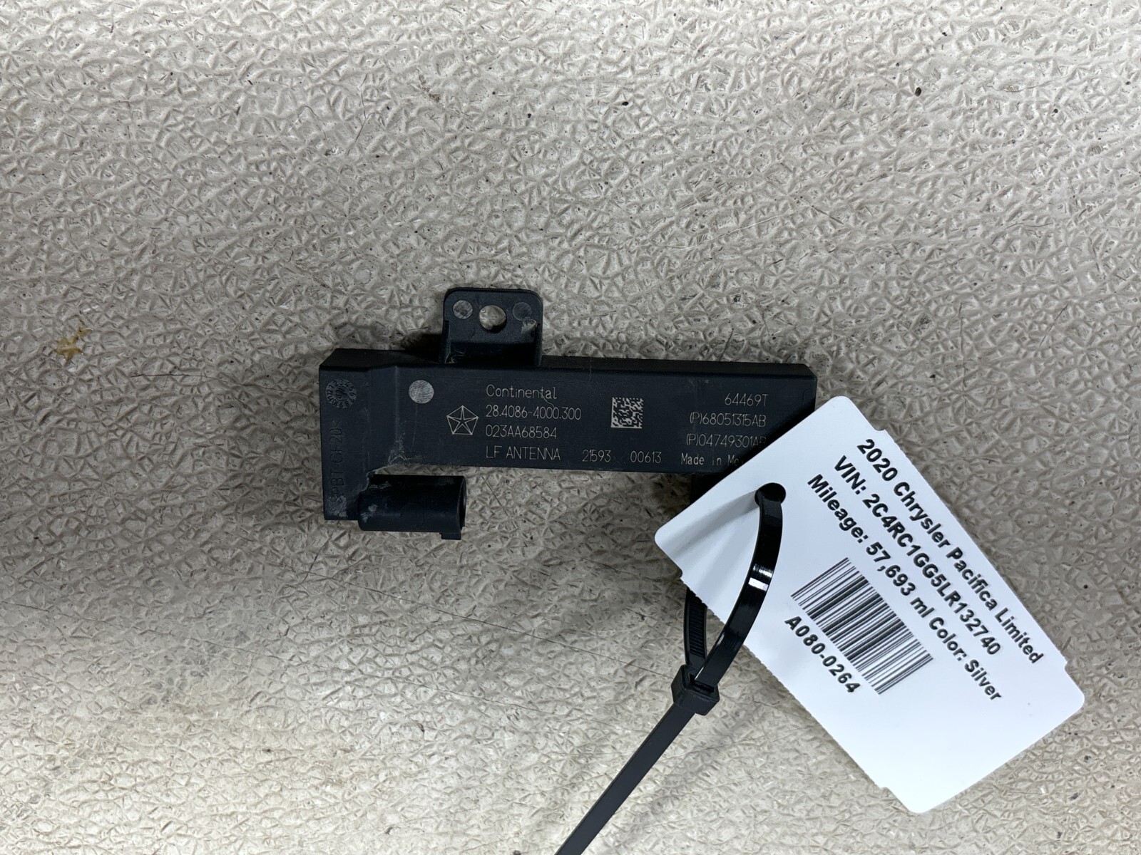 2017 - 2023 Chrysler Pacifica Rear Keyless Entry Antenna Module Oem 68051315Ab