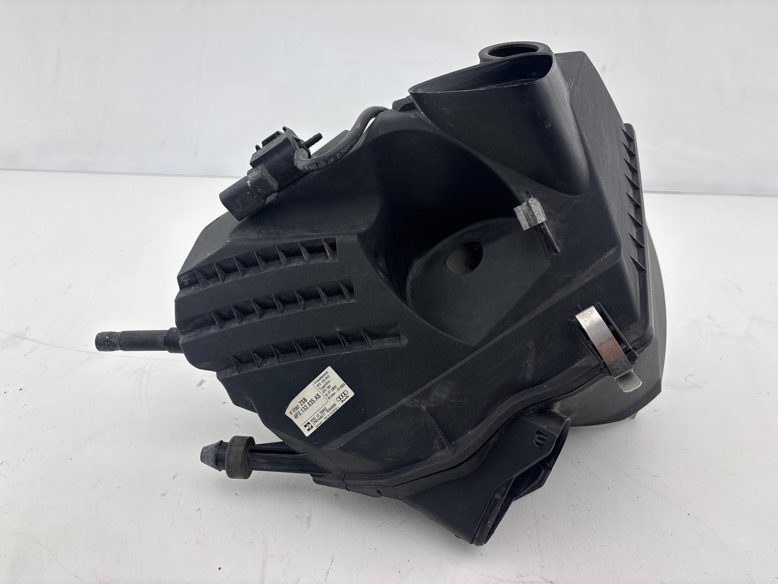 2005-2010 Audi A6 3.2L Air Intake Cleaner Box OEM 4F0-133-835-AS