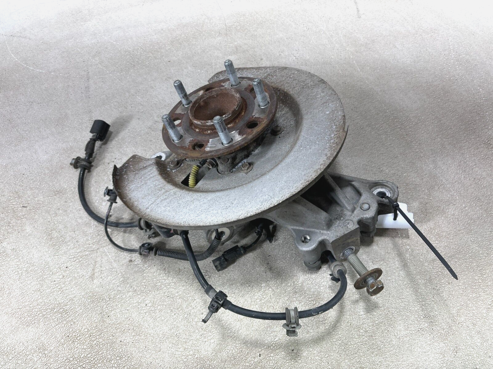 2017-2024 Chrysler Pacifica Rear Suspension Left Spindle Knuckle & Hub Oem